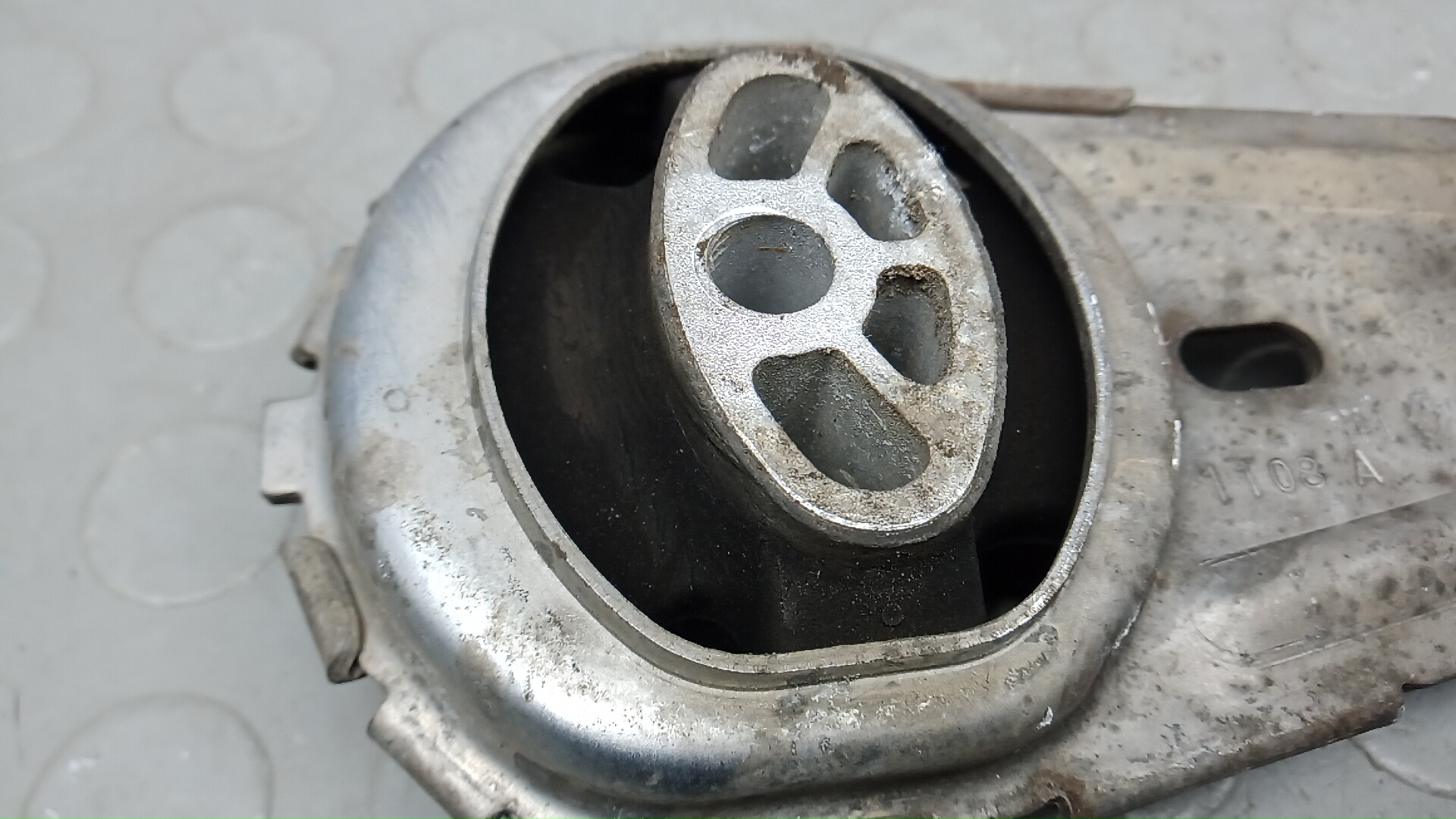 Опора двигателя