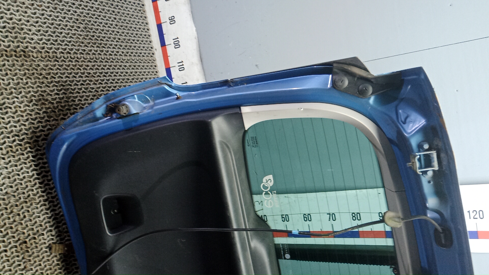 Дверь багажника