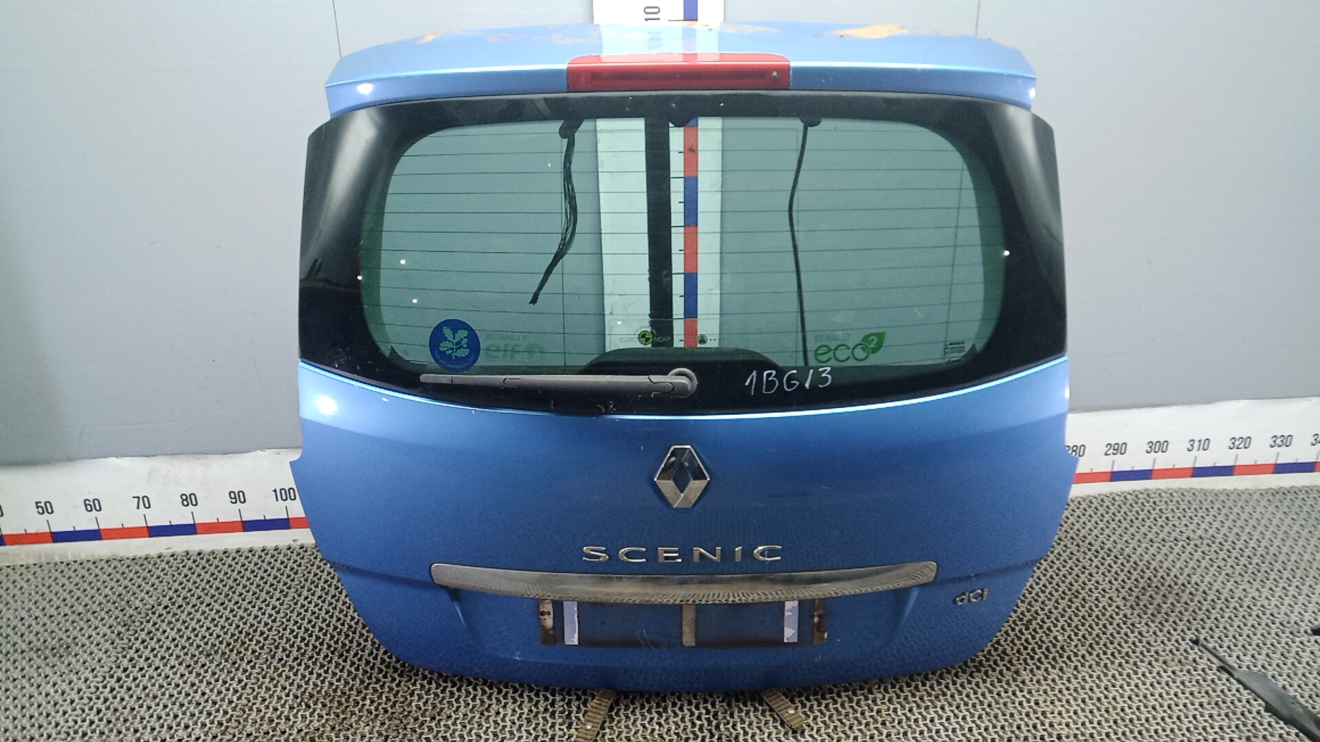 Дверь багажника