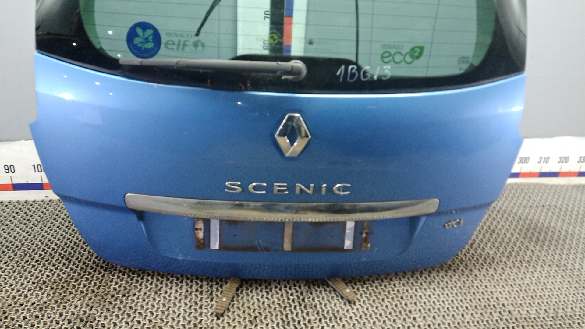 Дверь багажника