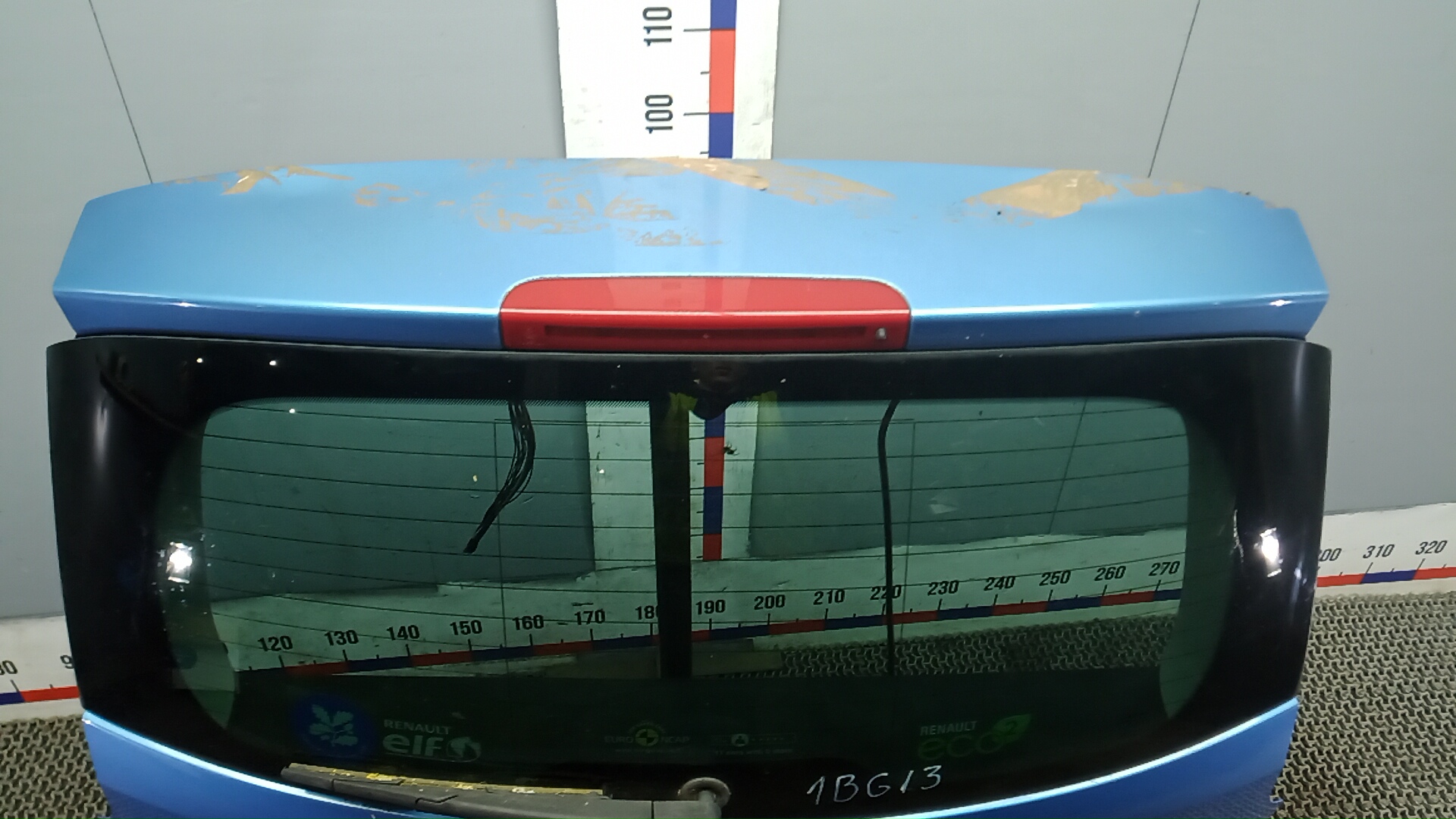 Дверь багажника