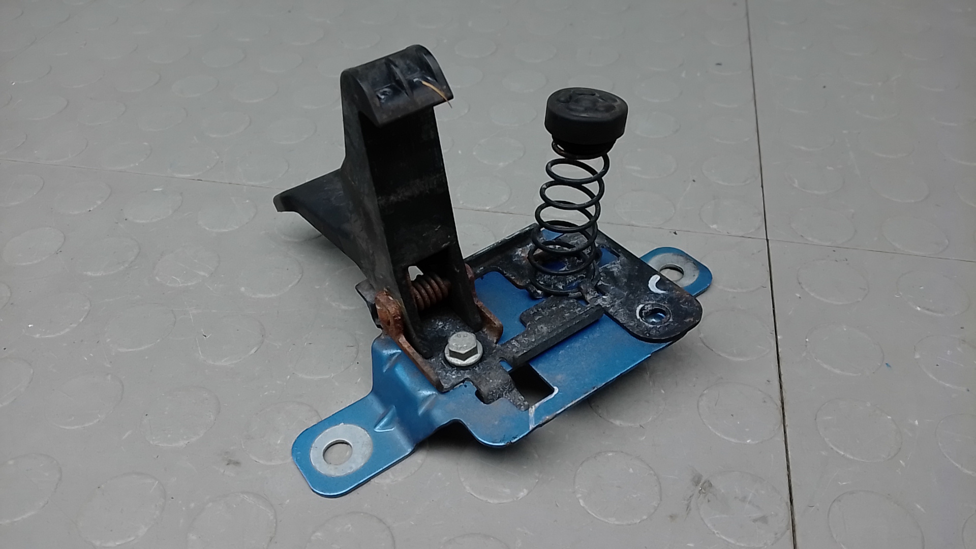 Ручка открывания капота