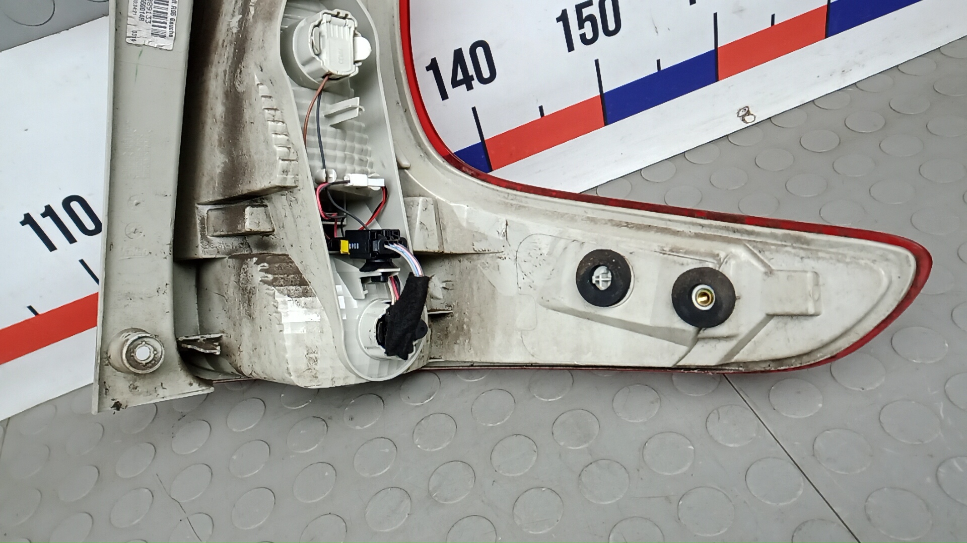 Фонарь задний левый