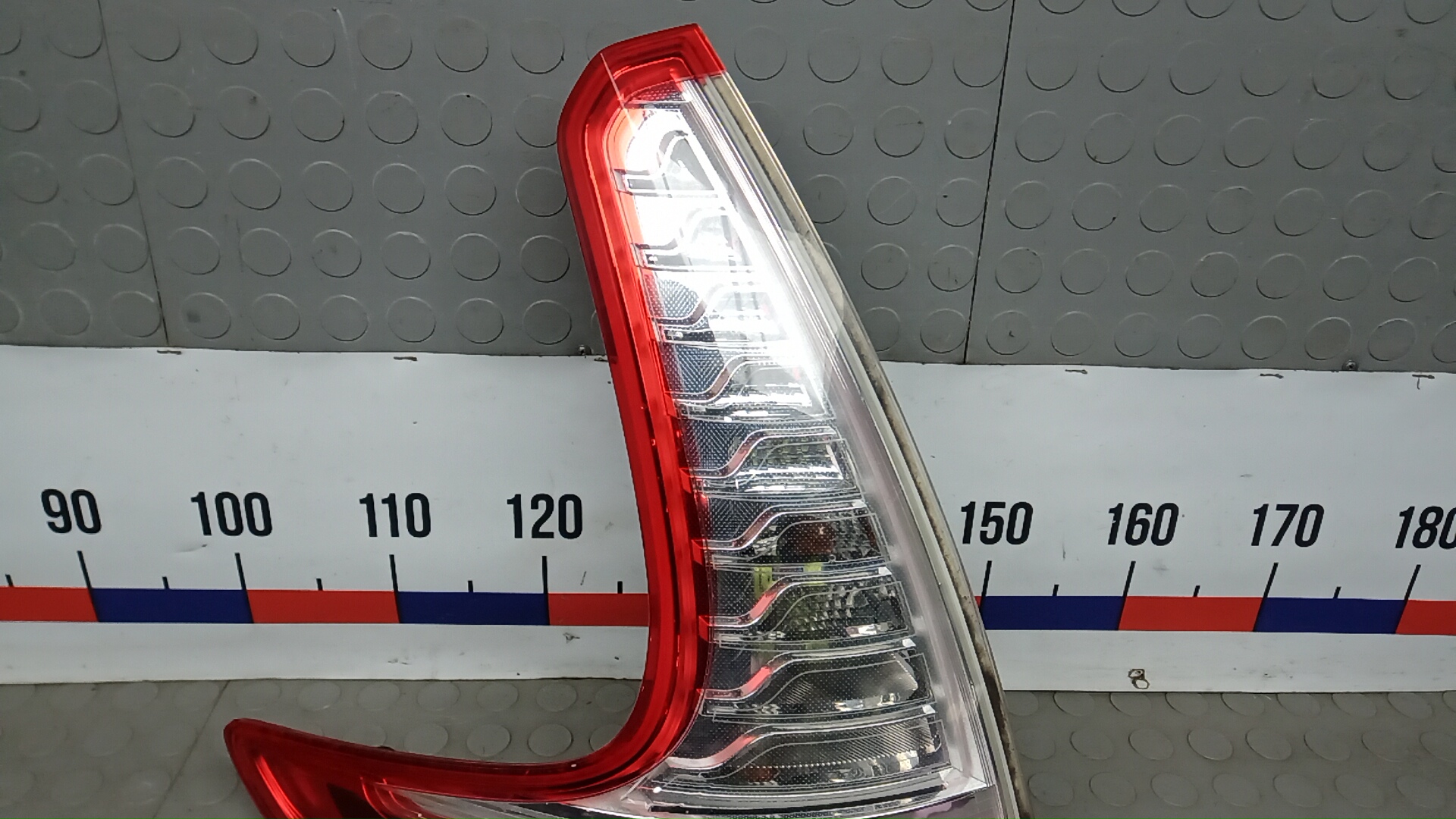 Фонарь задний левый