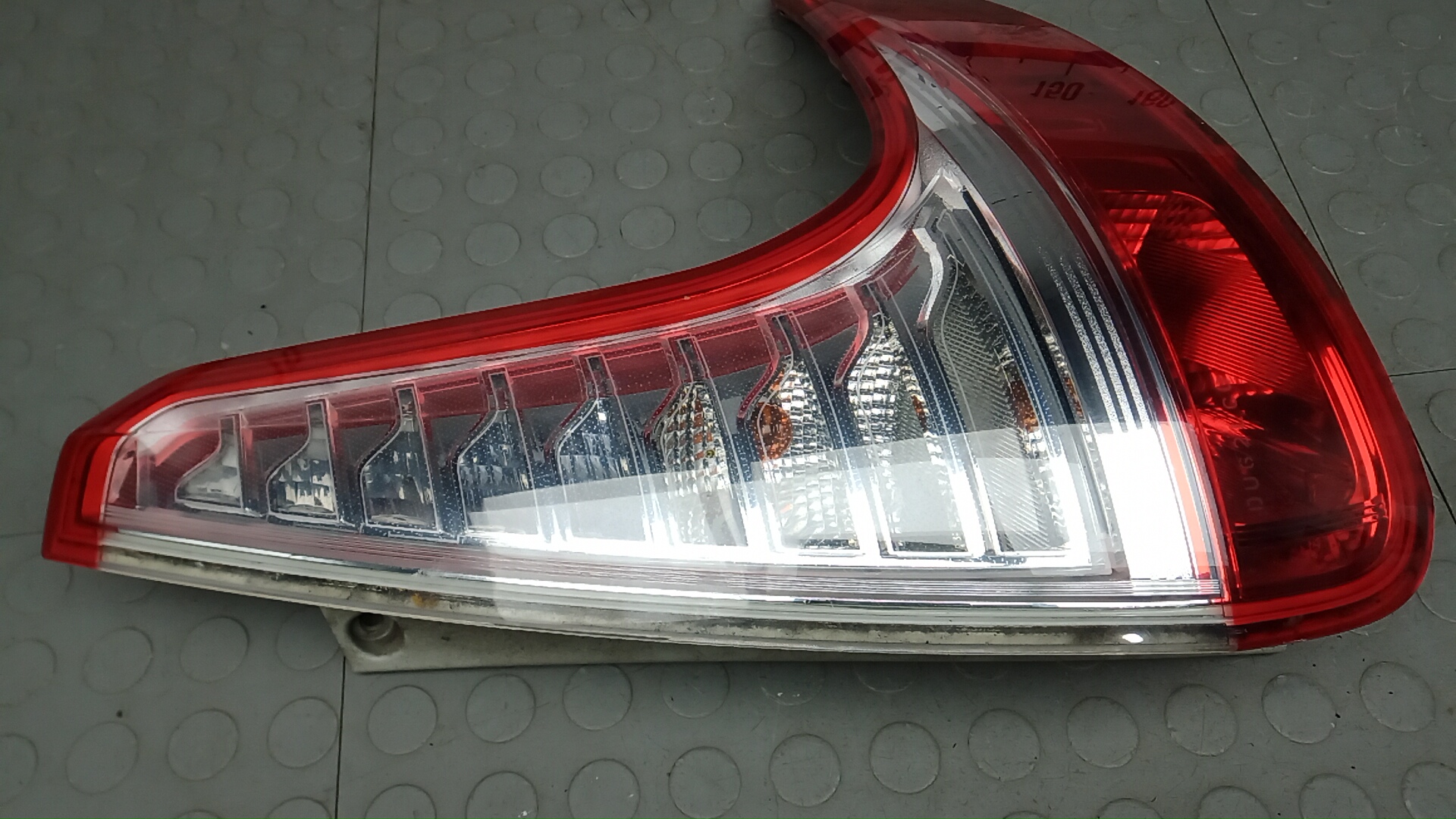 Фонарь задний правый