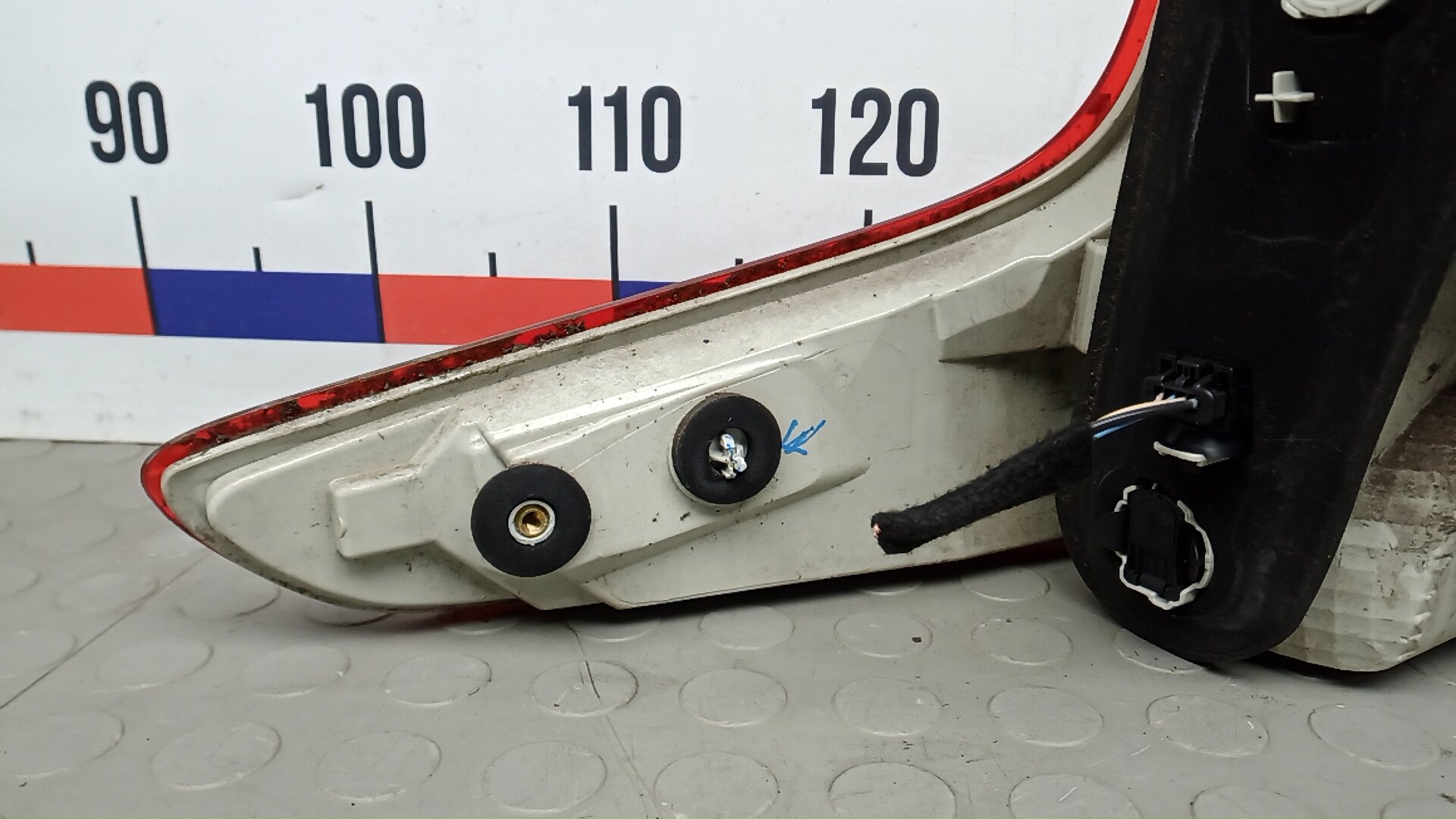 Фонарь задний правый