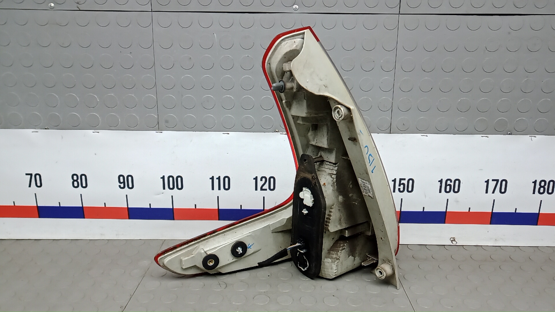 Фонарь задний правый