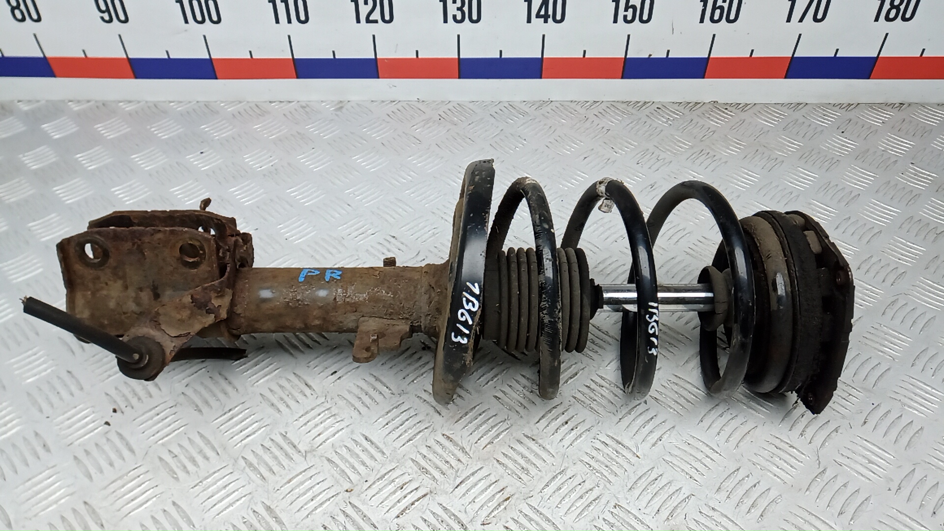 Амортизатор передний правый