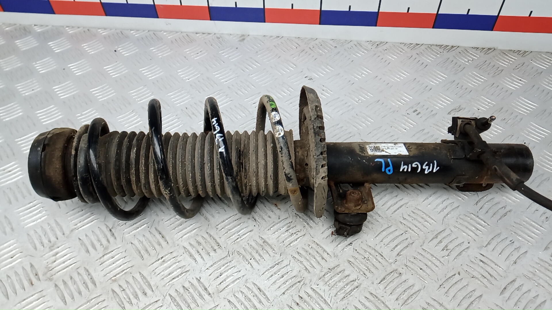 Амортизатор передний левый