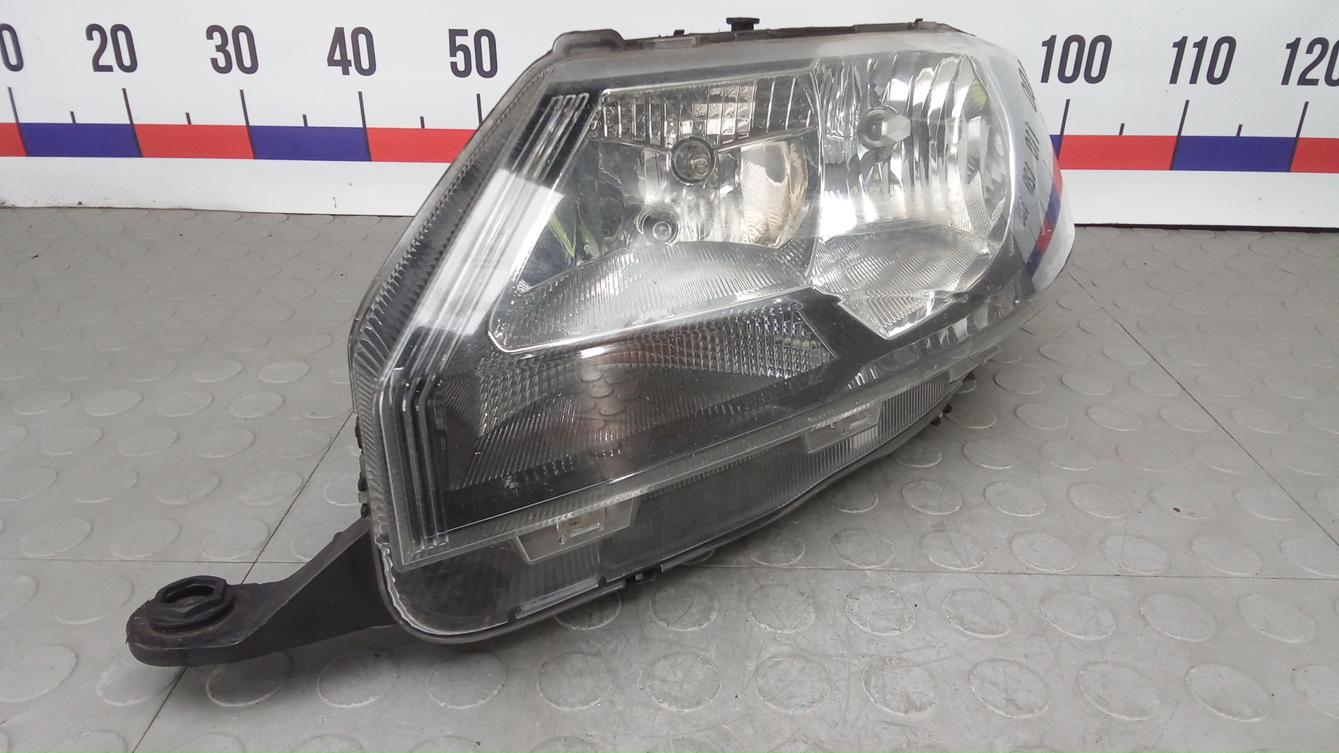 Фара левая