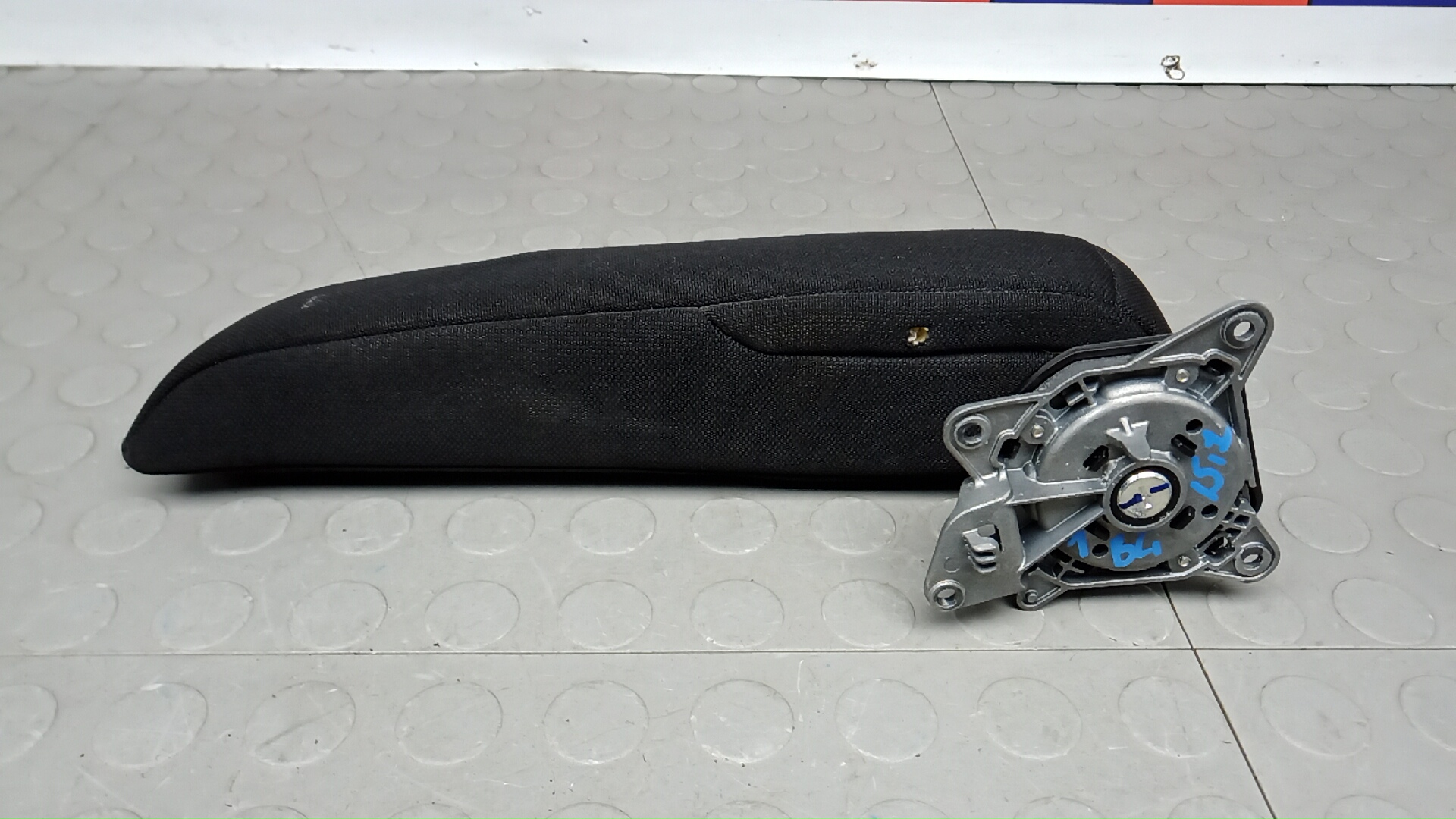 Подлокотник