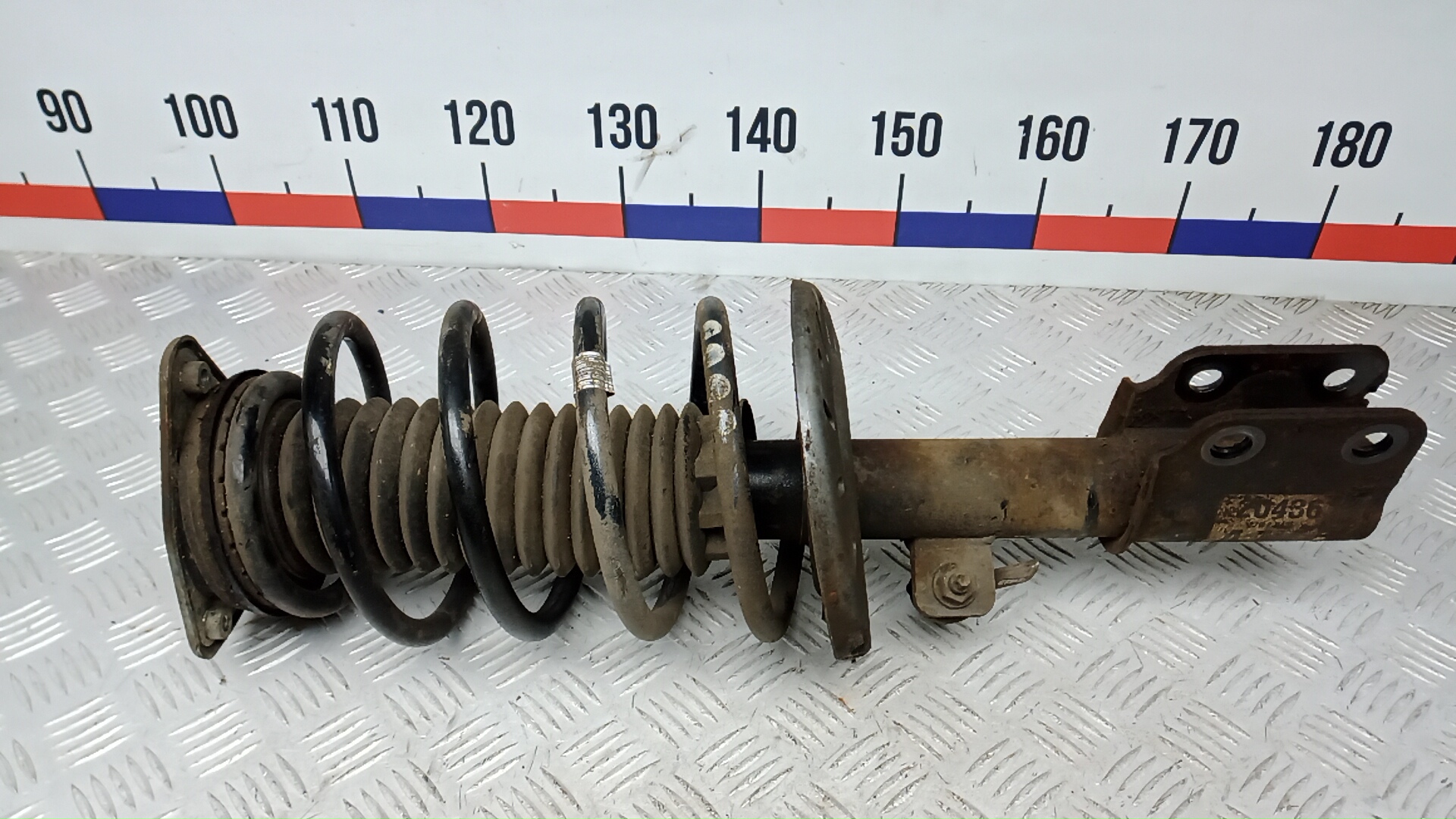 Амортизатор передний левый