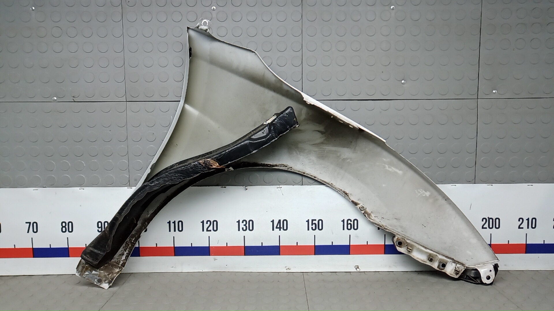 Крыло переднее левое