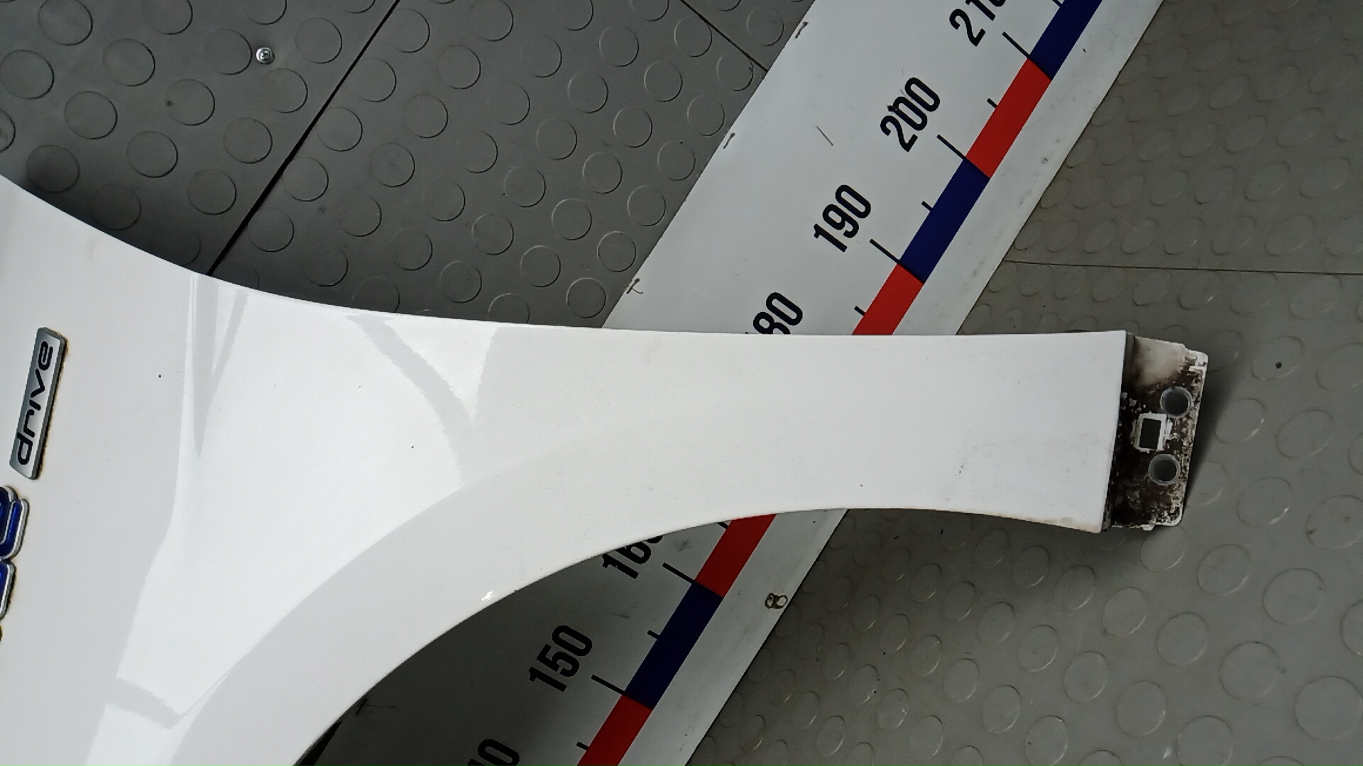 Крыло переднее левое