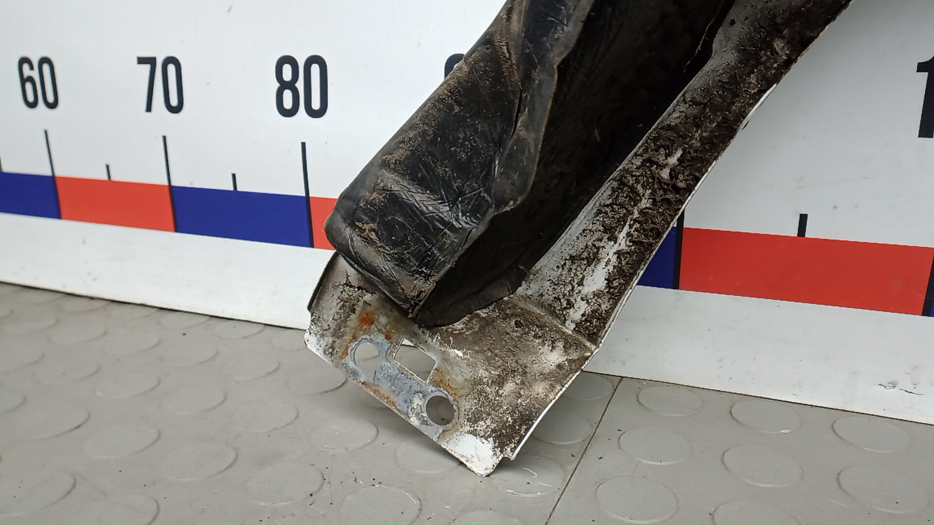 Крыло переднее левое