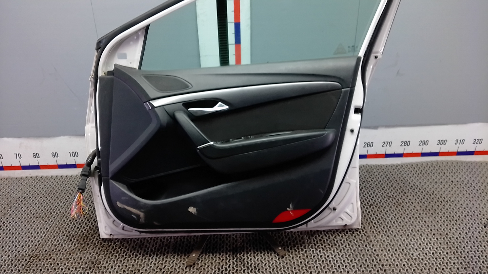 Дверь передняя правая