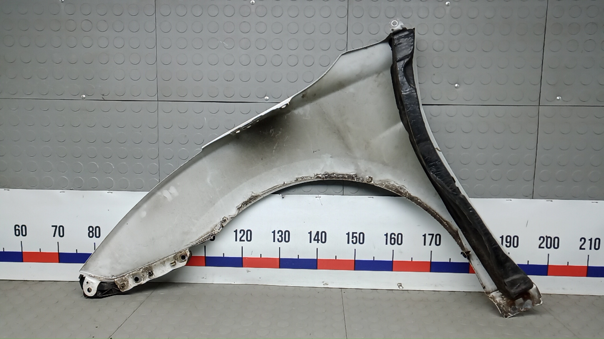 Крыло переднее правое