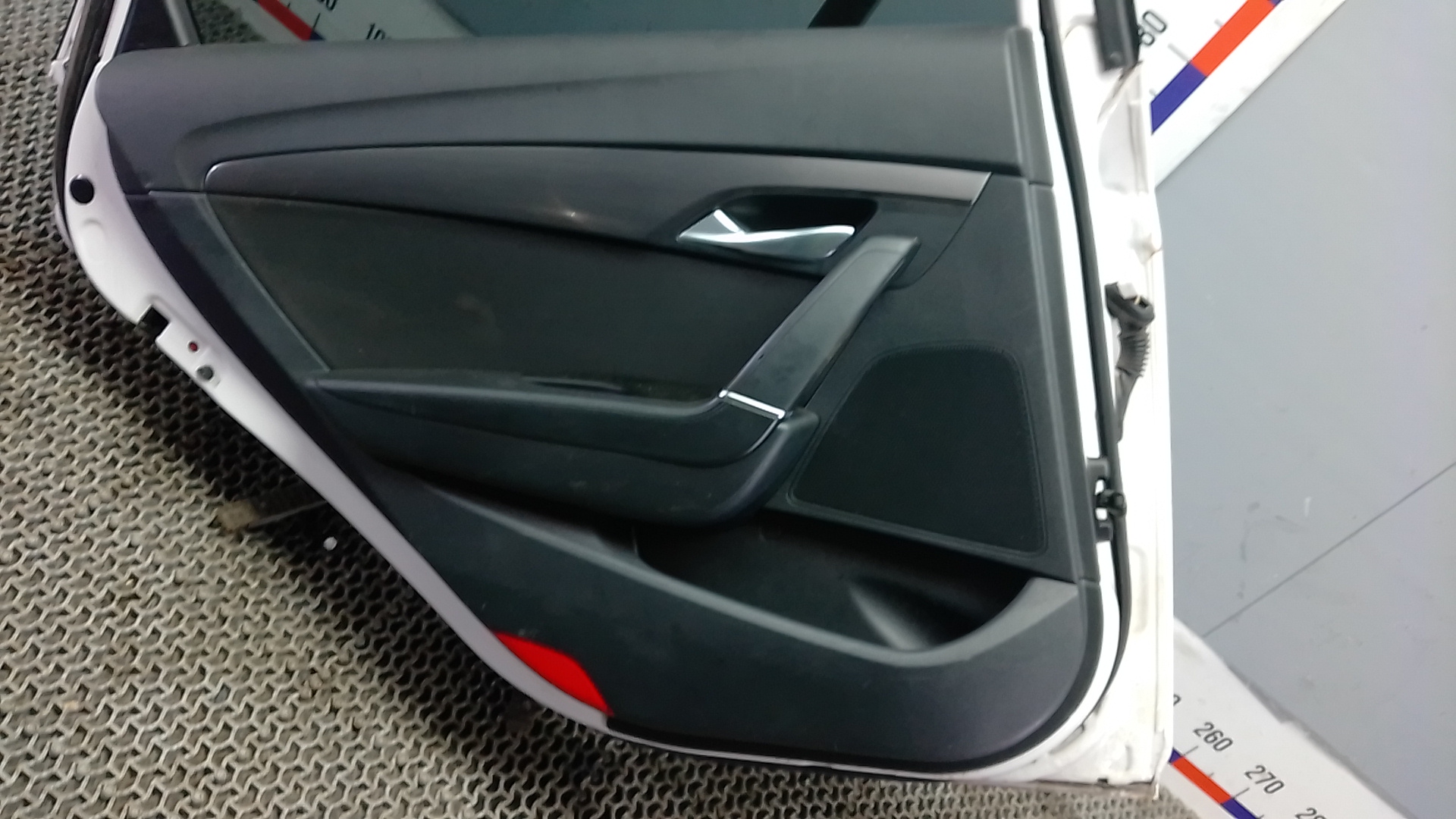 Дверь задняя левая