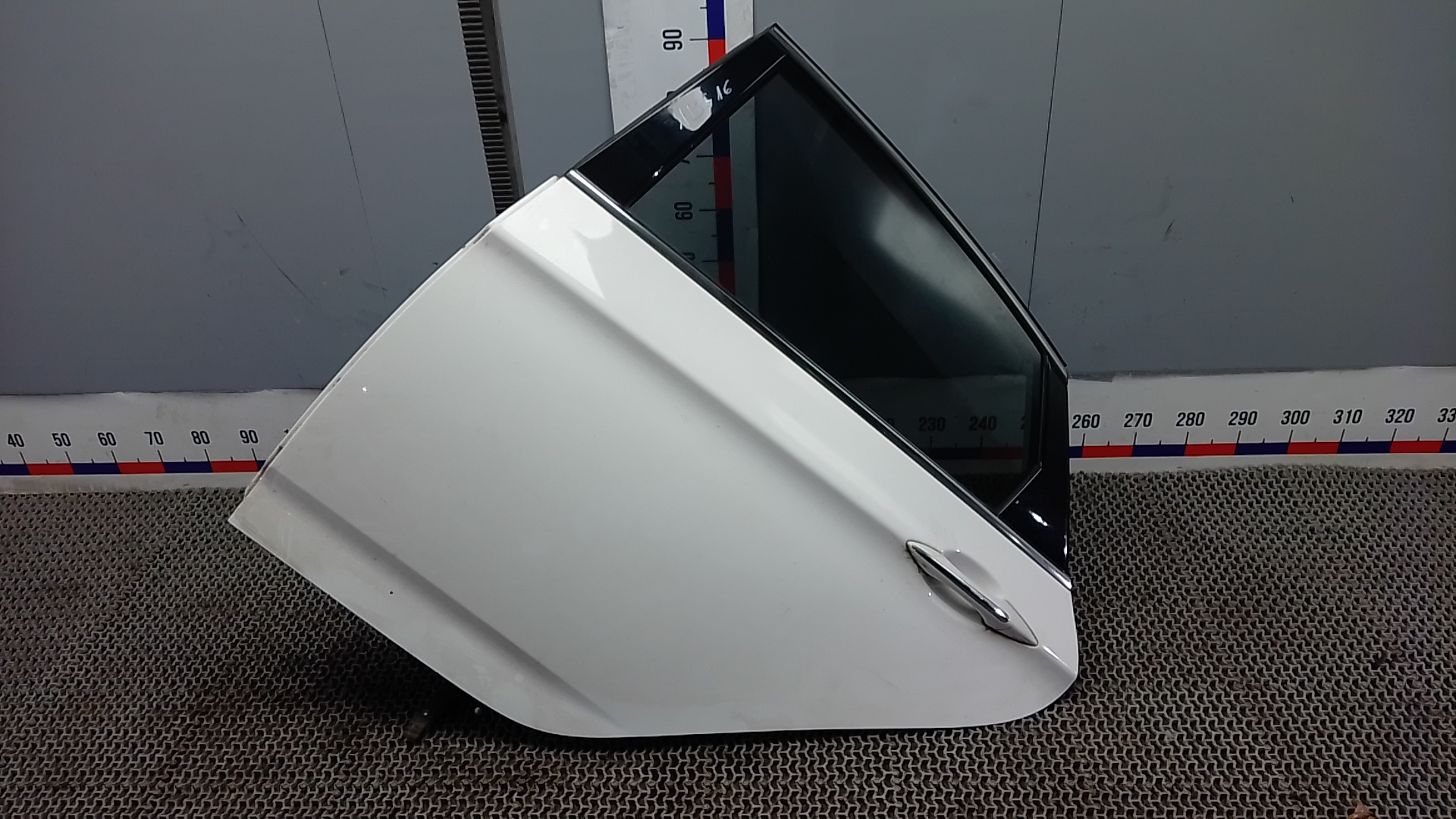 Дверь задняя левая