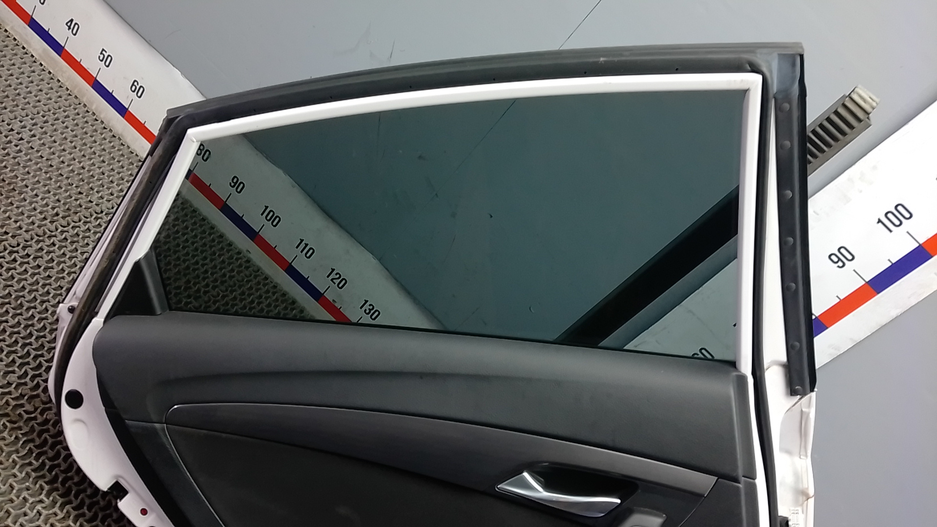 Дверь задняя левая