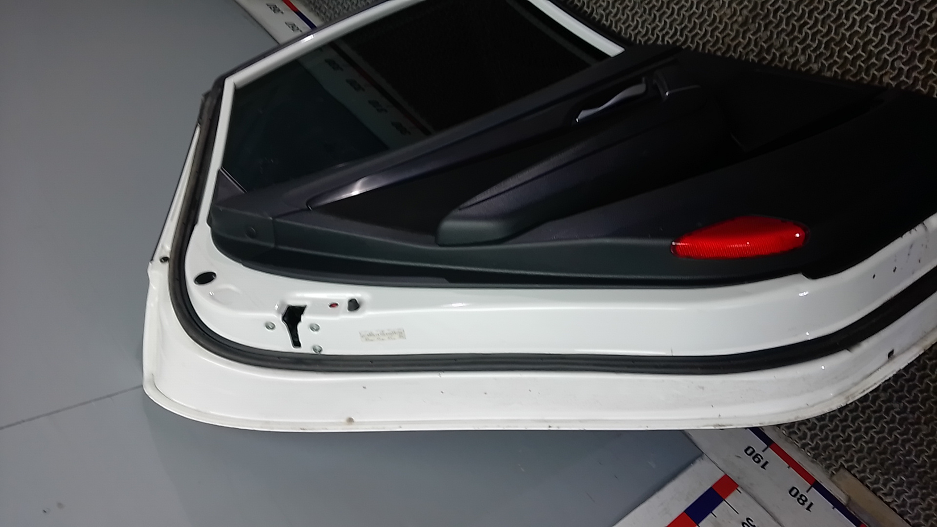 Дверь задняя левая