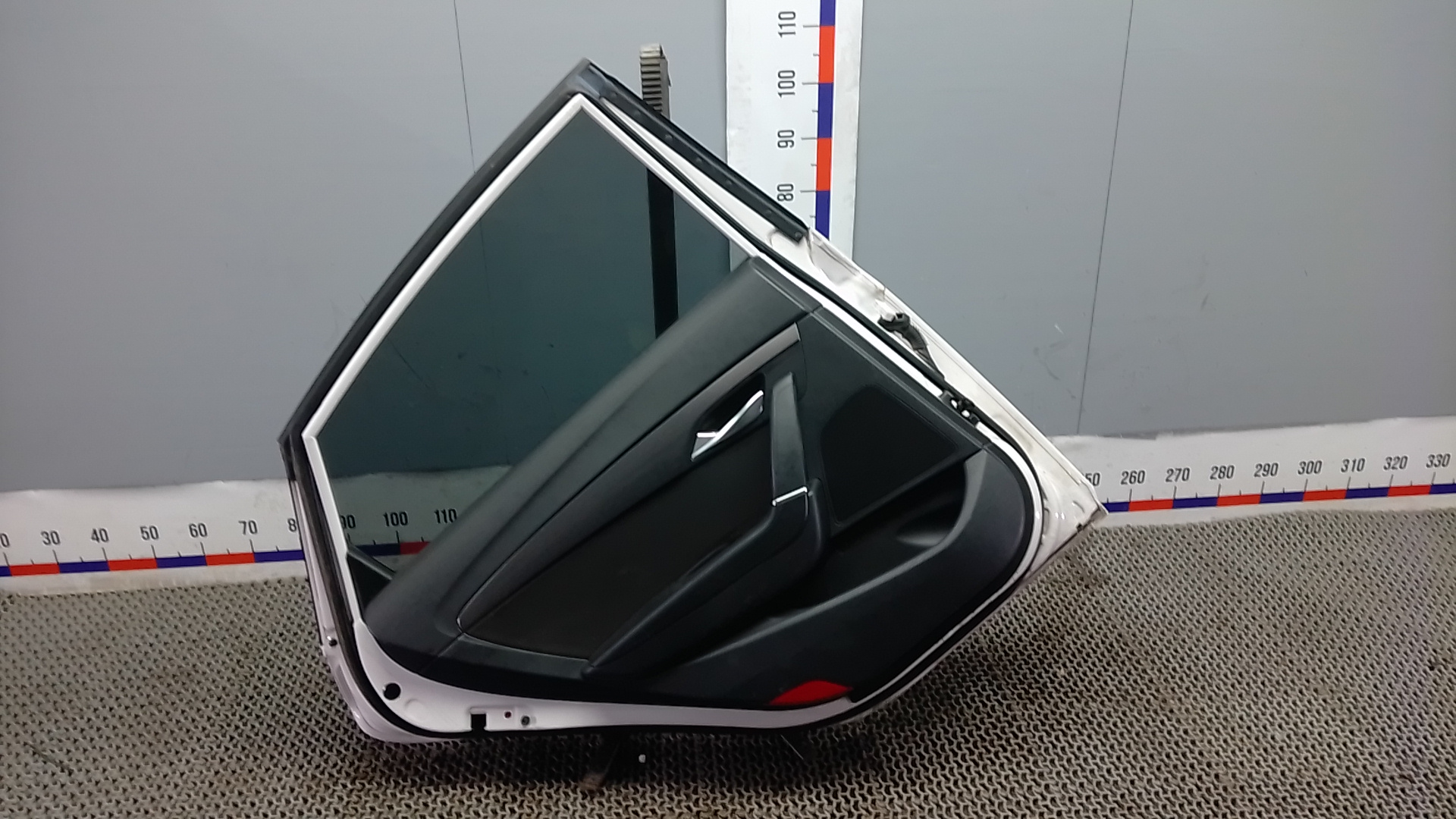 Дверь задняя левая