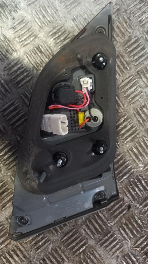 Фонарь задний внутренний правый