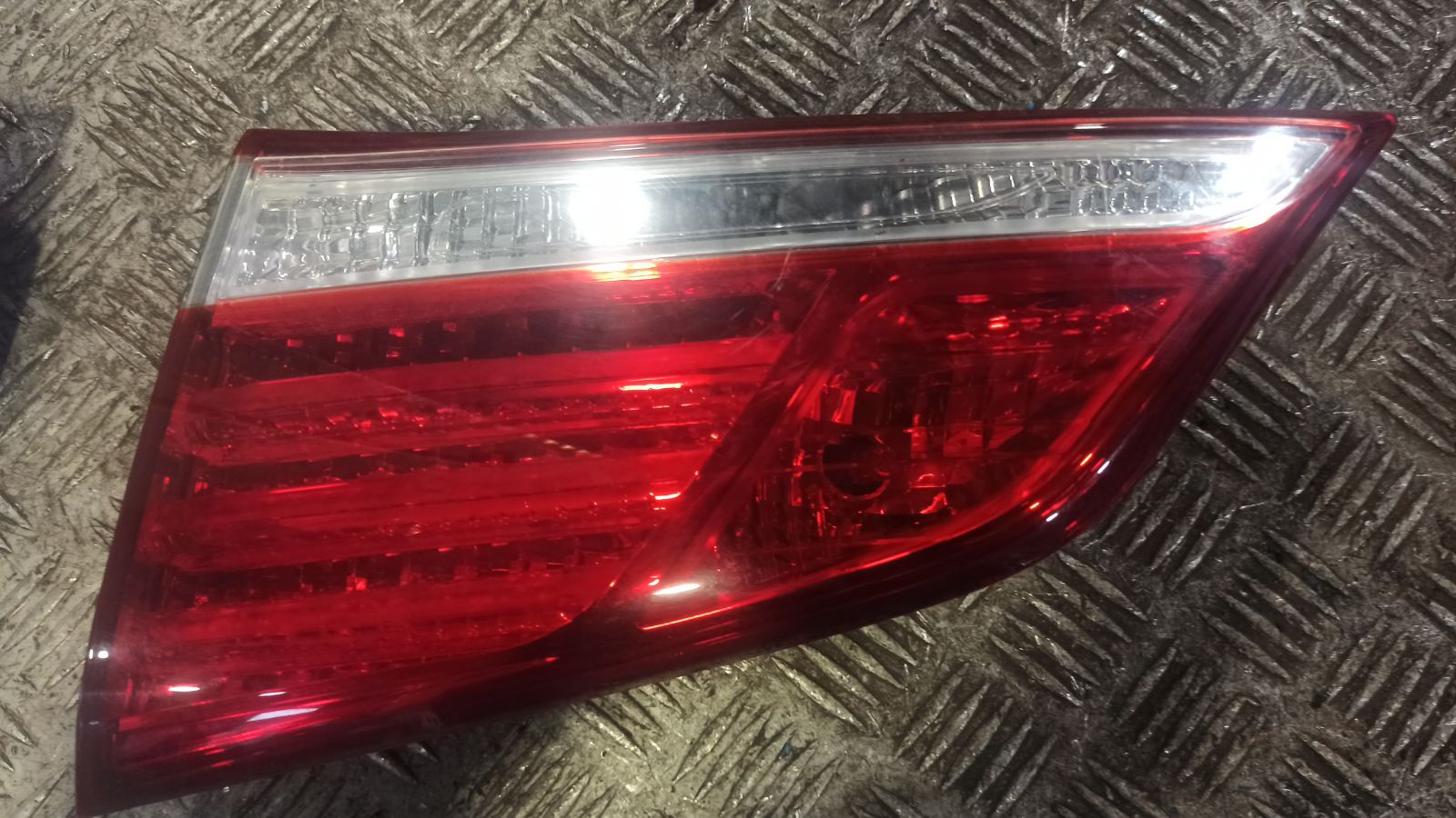 Фонарь задний внутренний правый