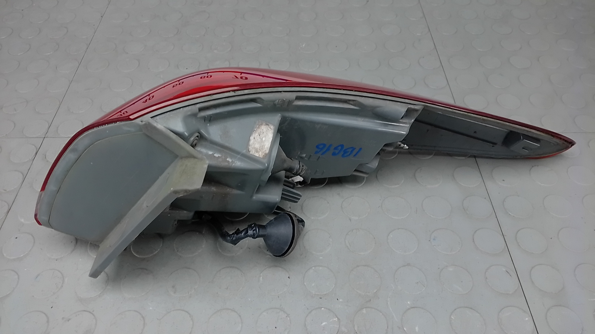 Фонарь задний левый