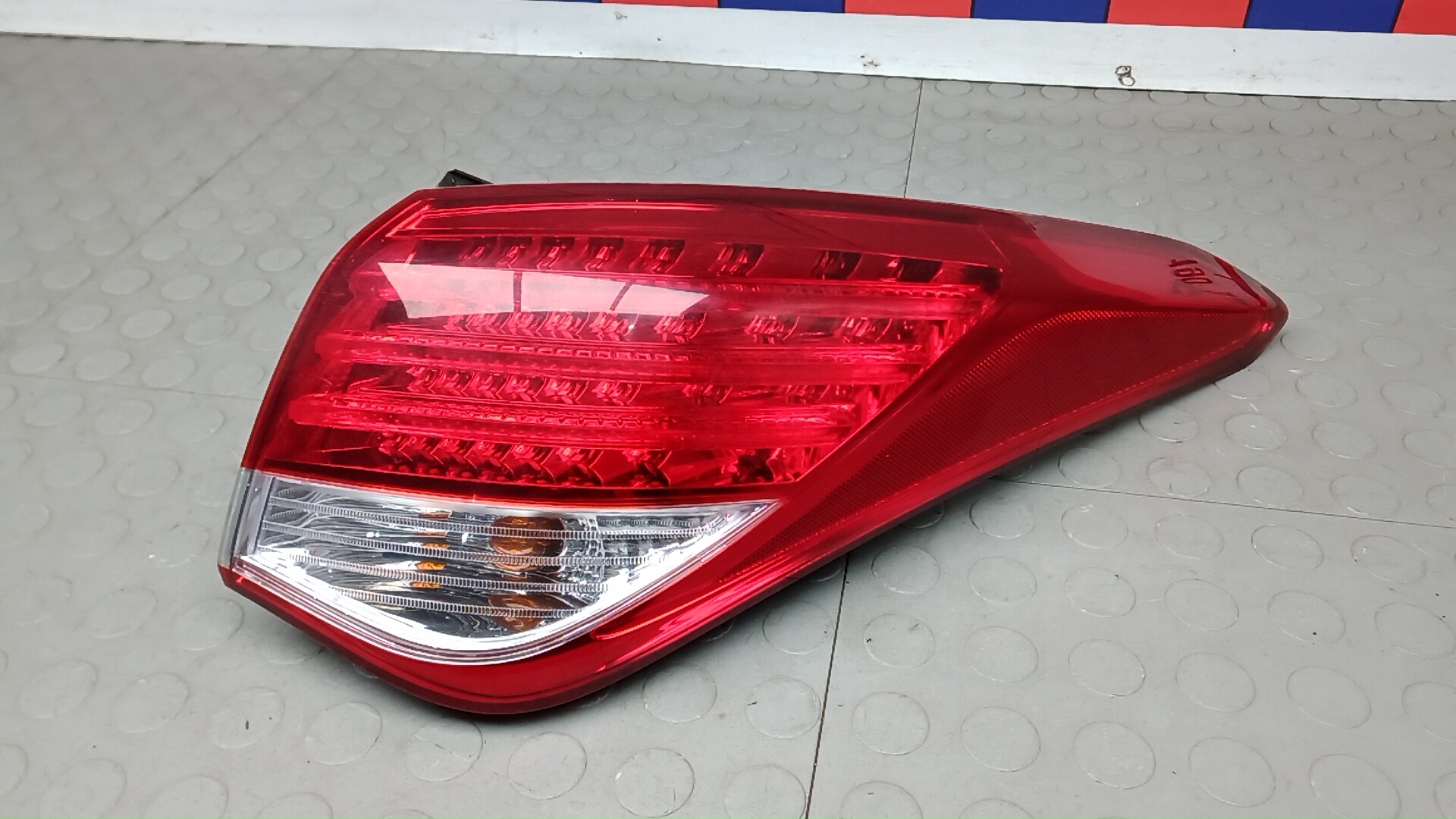 Фонарь задний правый