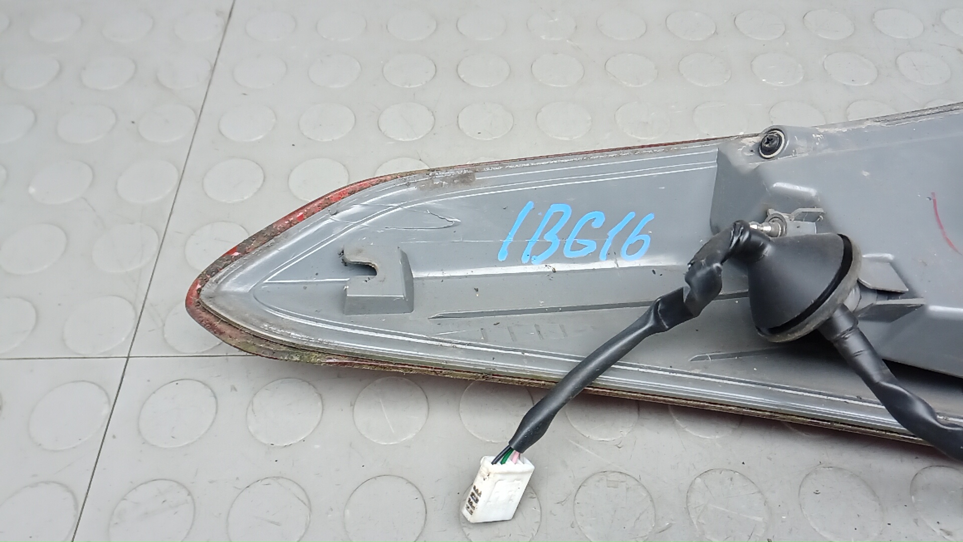 Фонарь задний правый