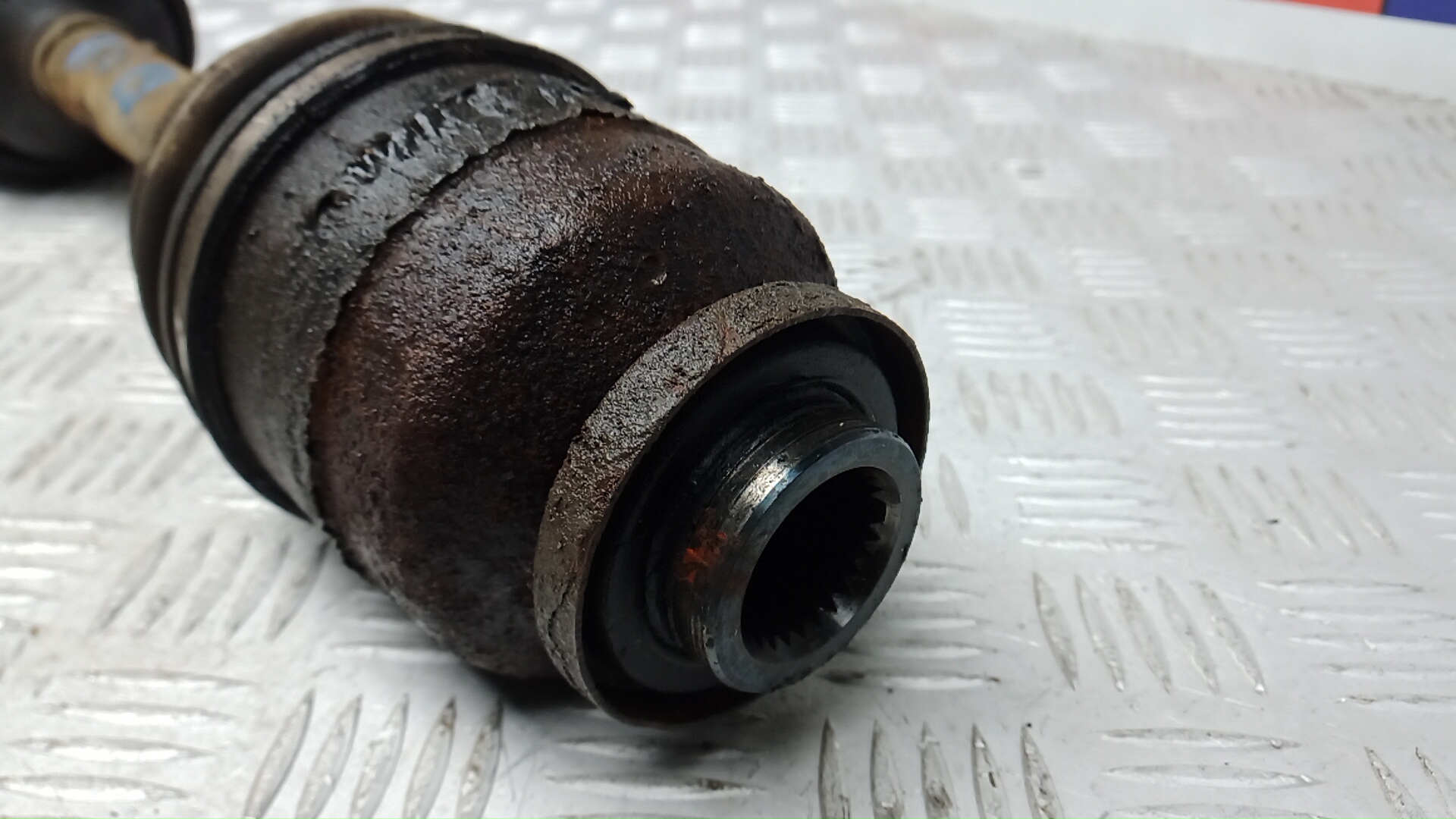 Полуось передняя правая