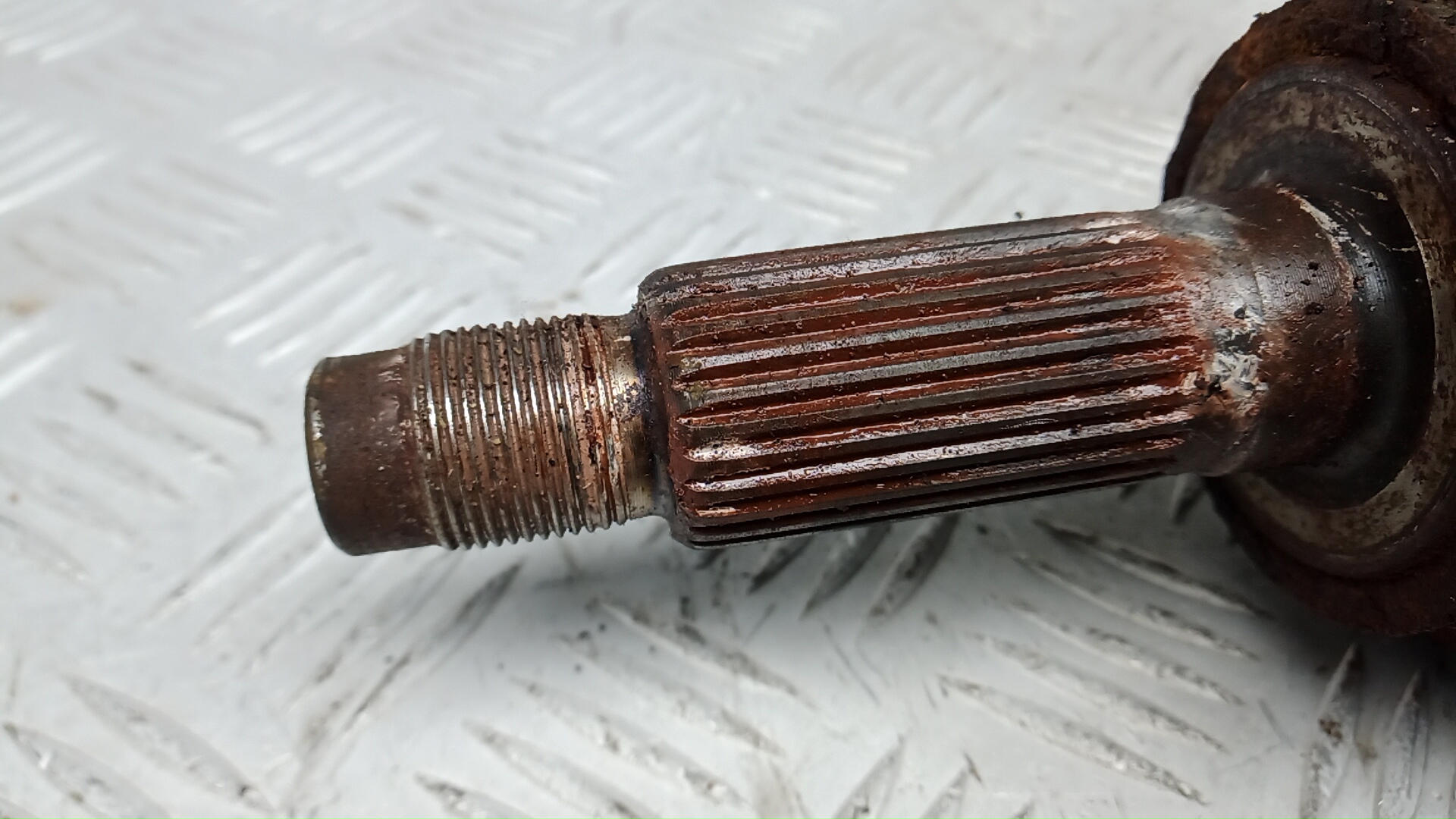 Полуось передняя правая