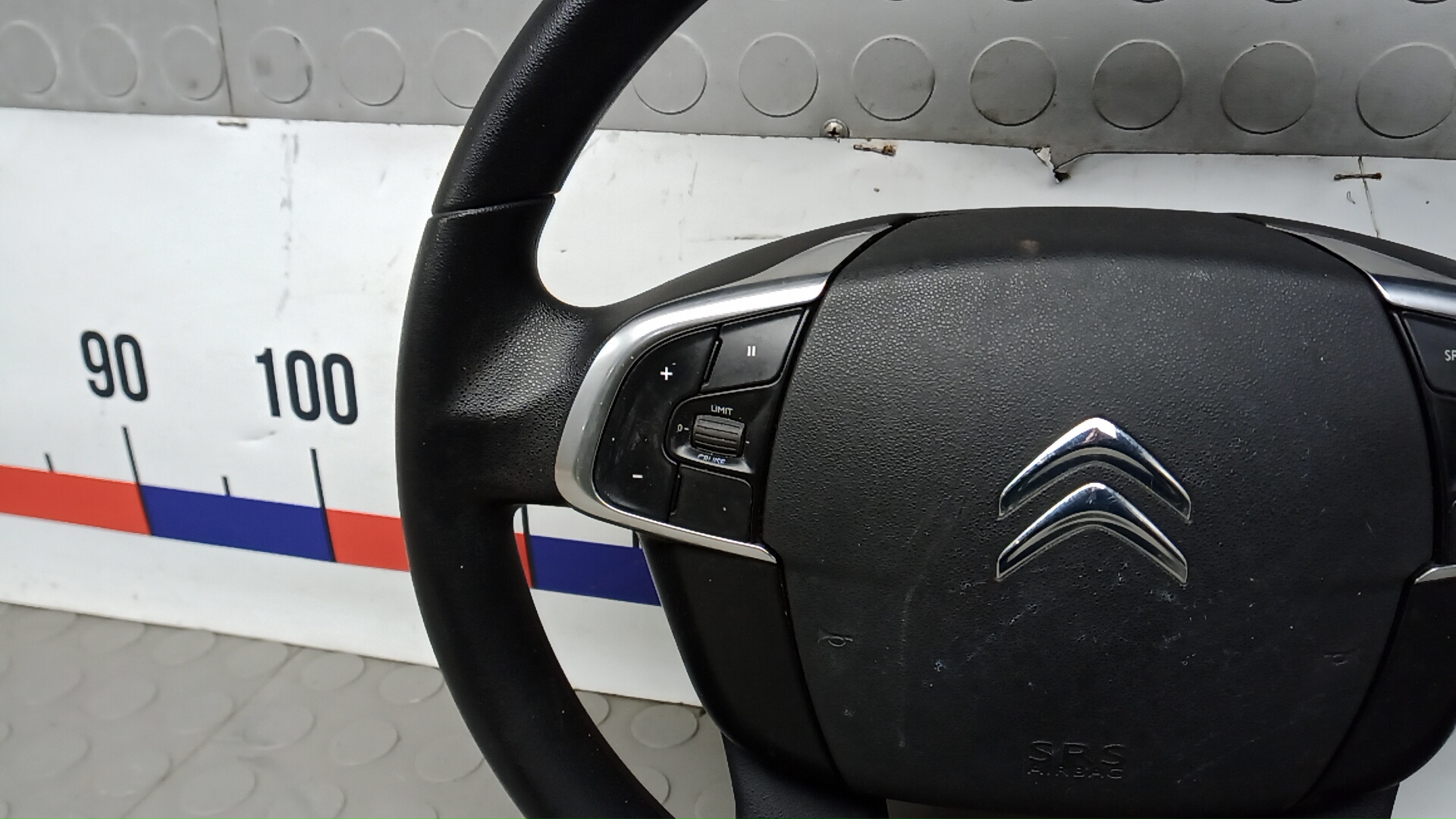 Рулевое колесо (руль)