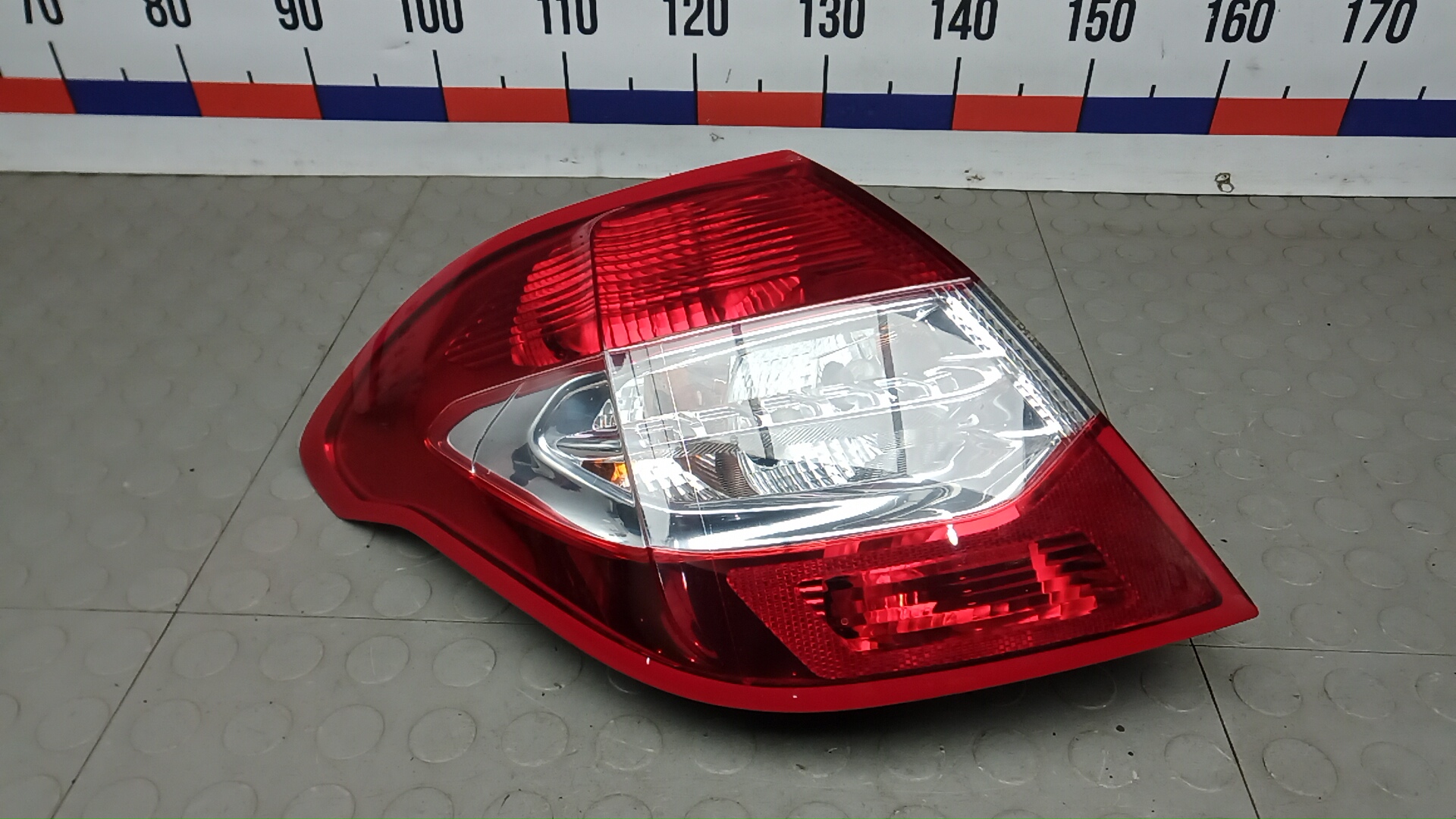 Фонарь задний левый