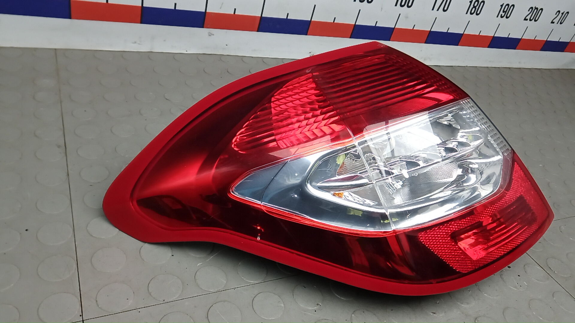 Фонарь задний левый