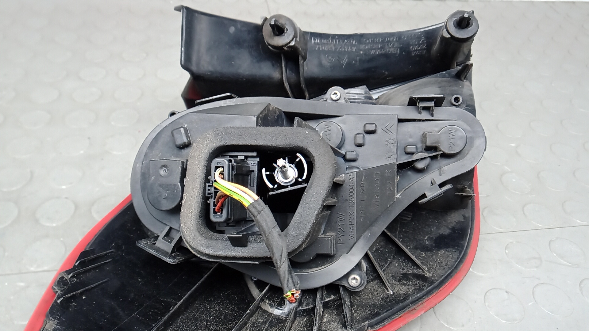 Фонарь задний правый