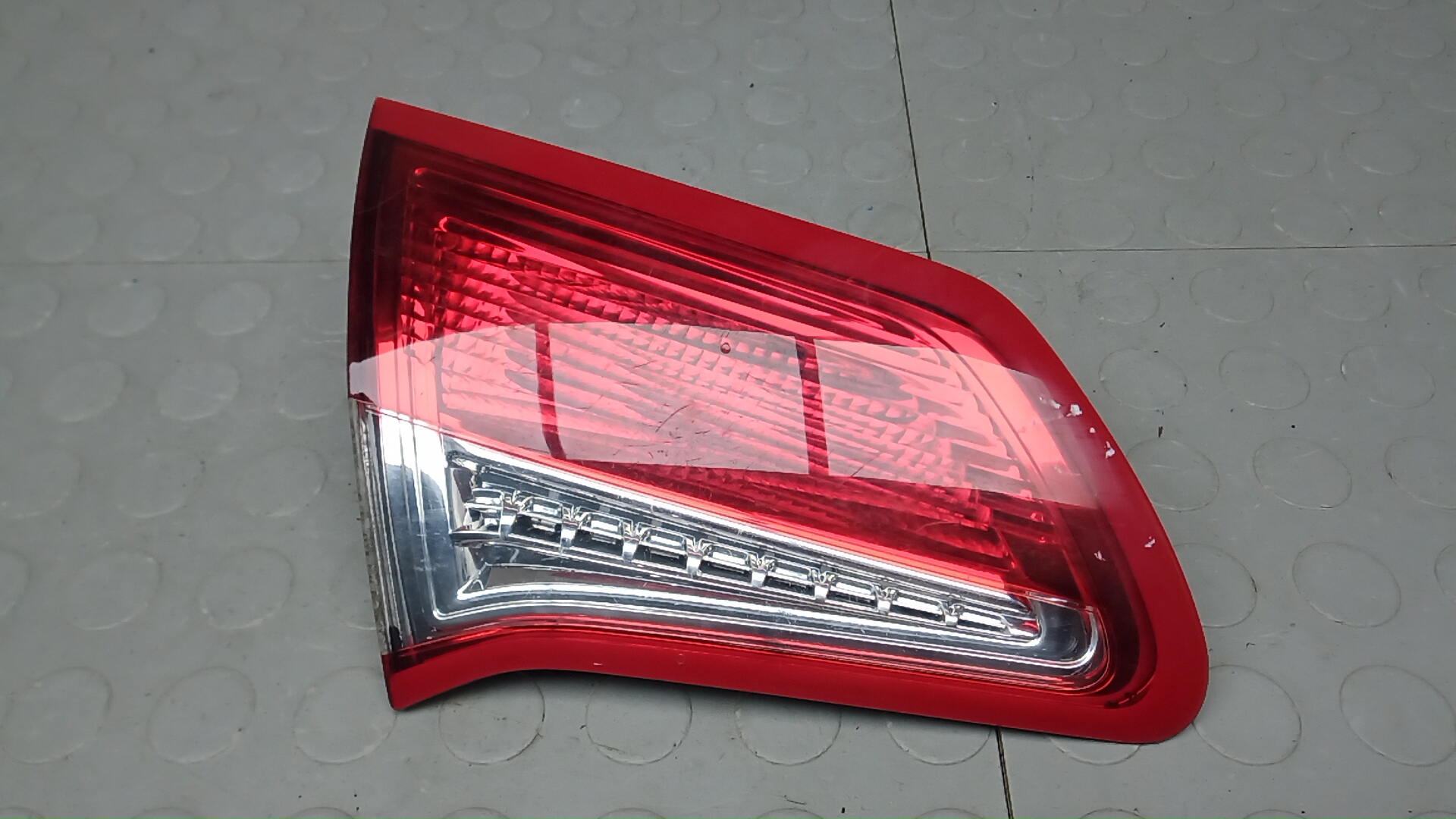 Фонарь задний внутренний левый