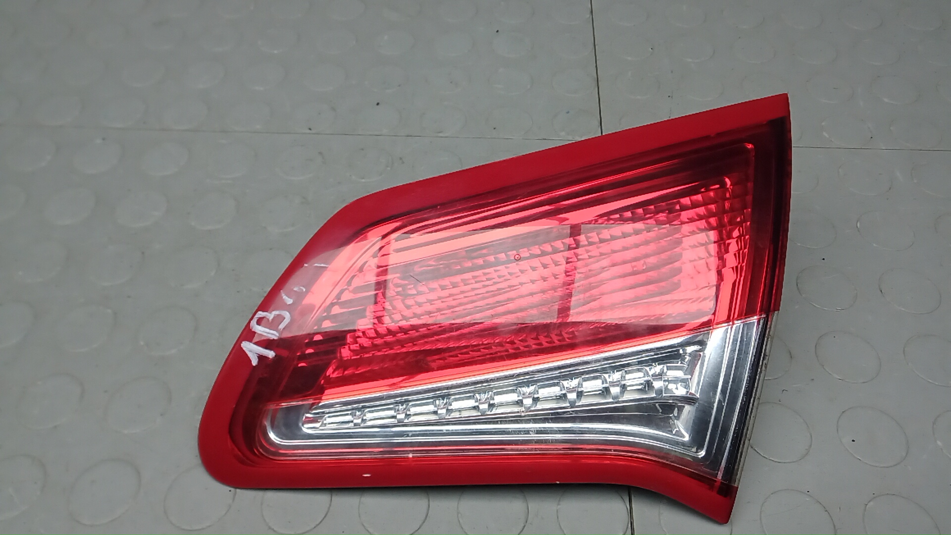 Фонарь задний внутренний правый