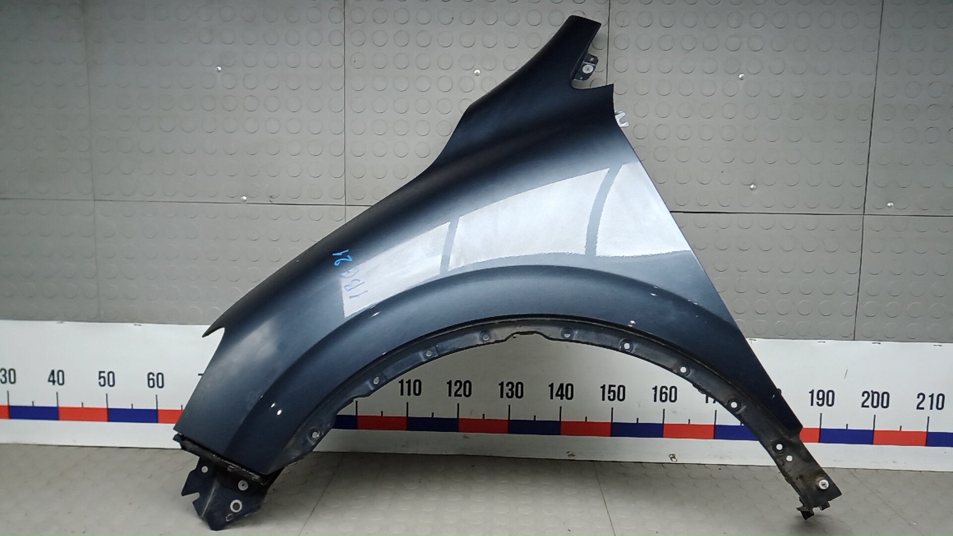 Крыло переднее левое