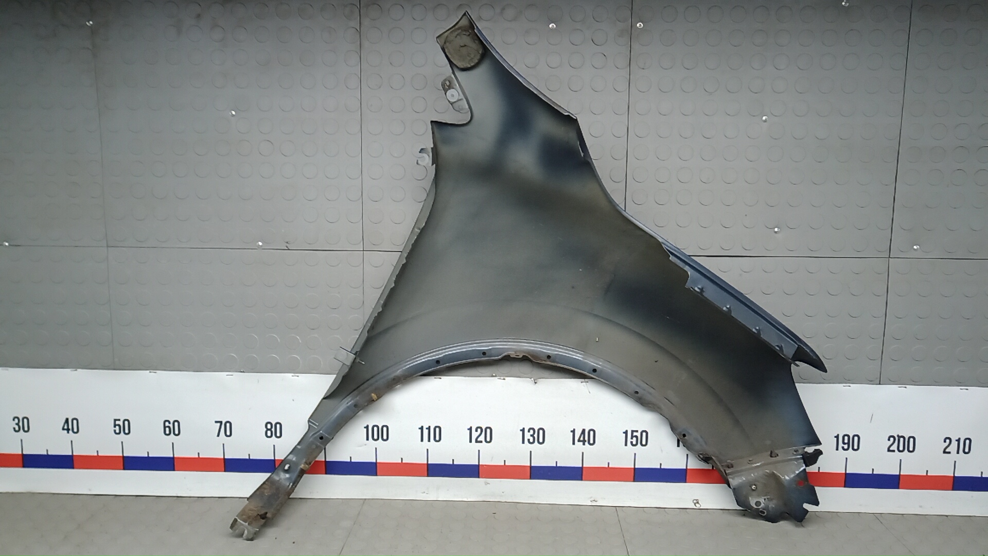 Крыло переднее левое