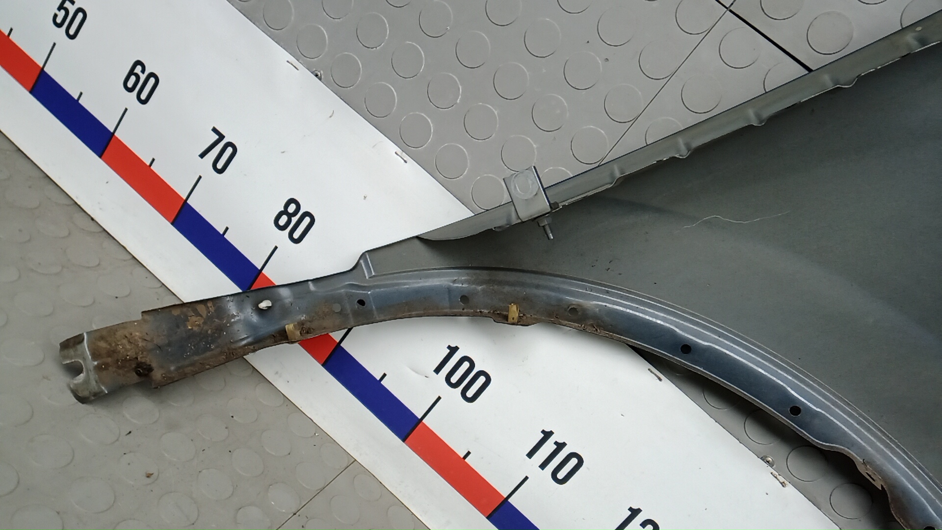 Крыло переднее левое