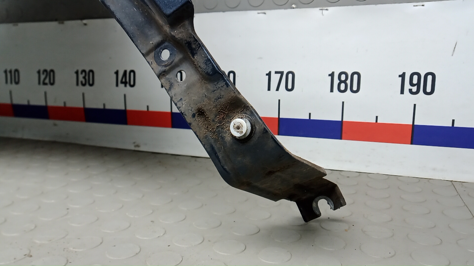 Крыло переднее левое