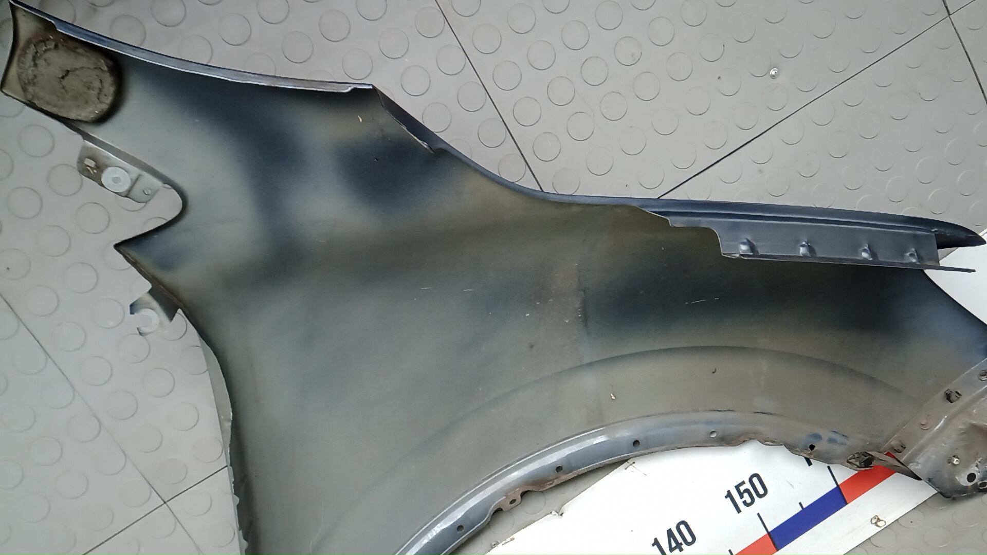 Крыло переднее левое