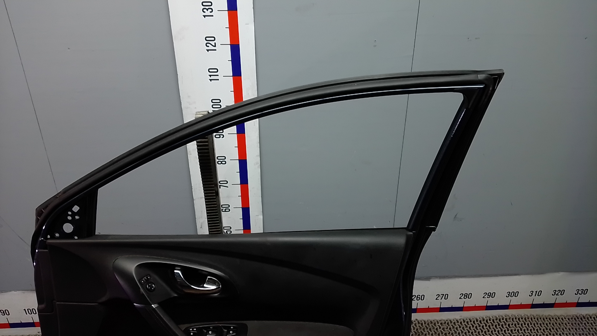 Дверь передняя правая