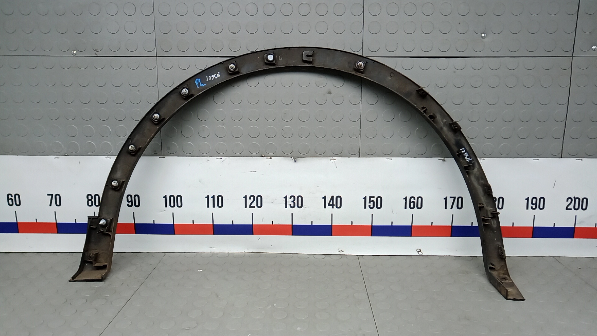 Накладка переднего крыла левого