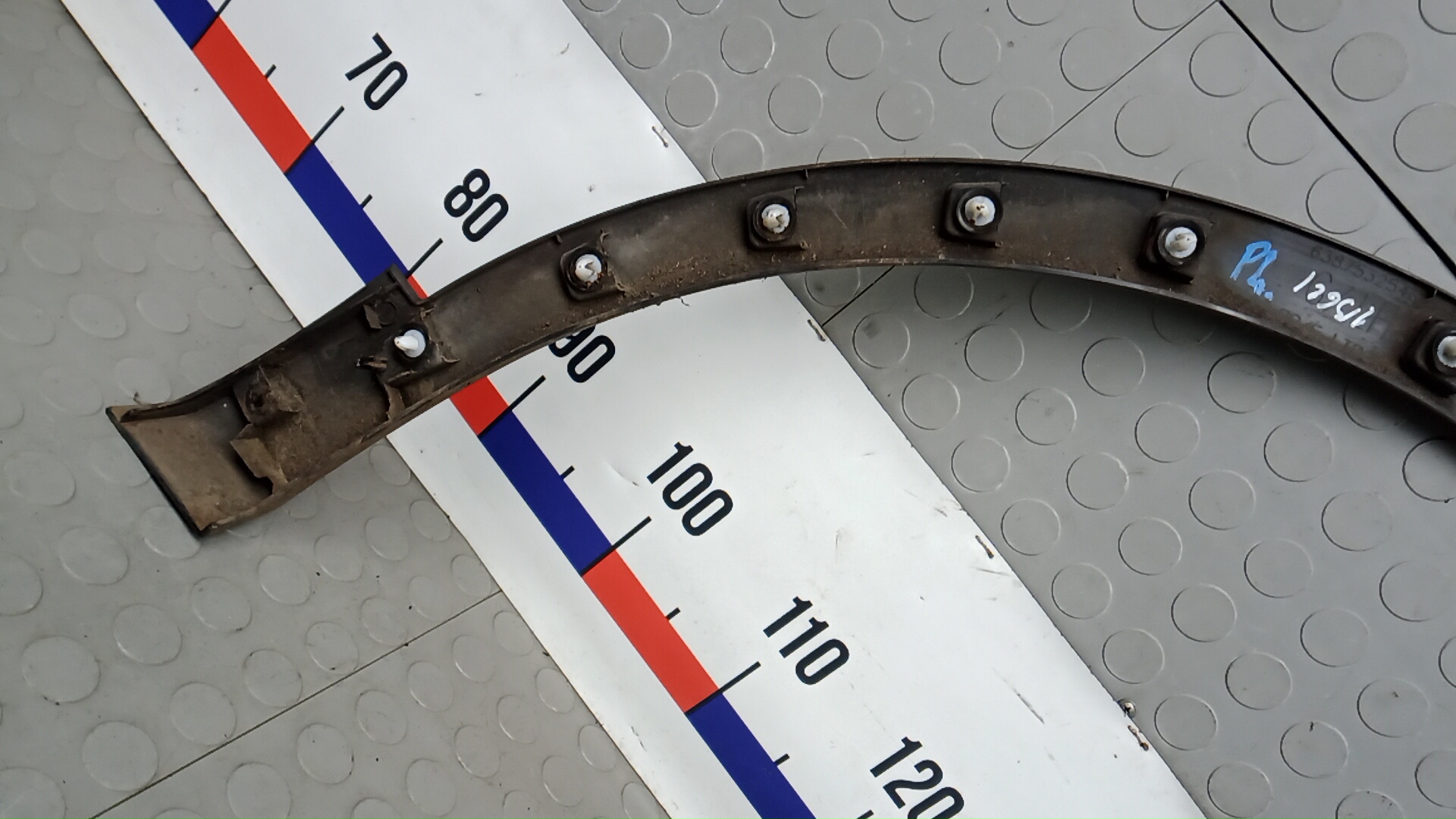 Накладка переднего крыла левого