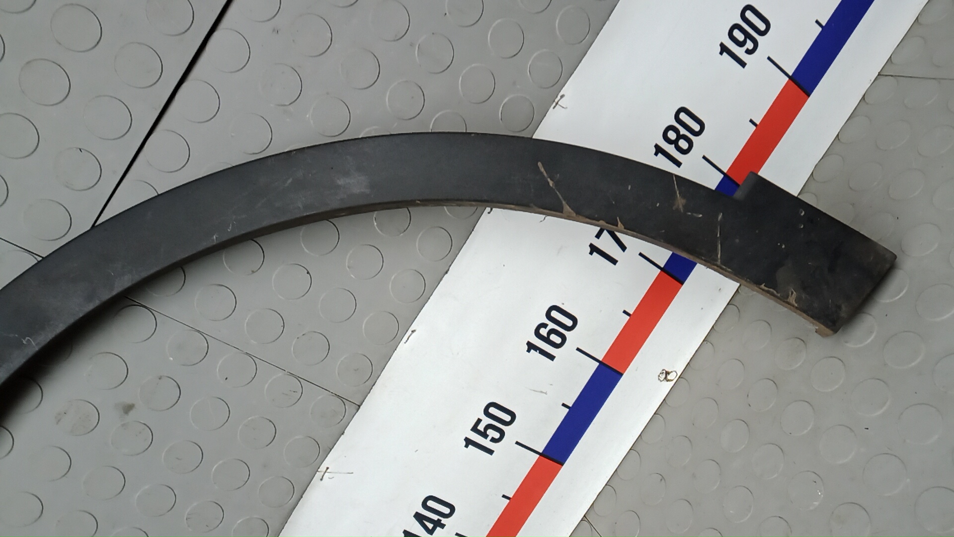 Накладка переднего крыла левого