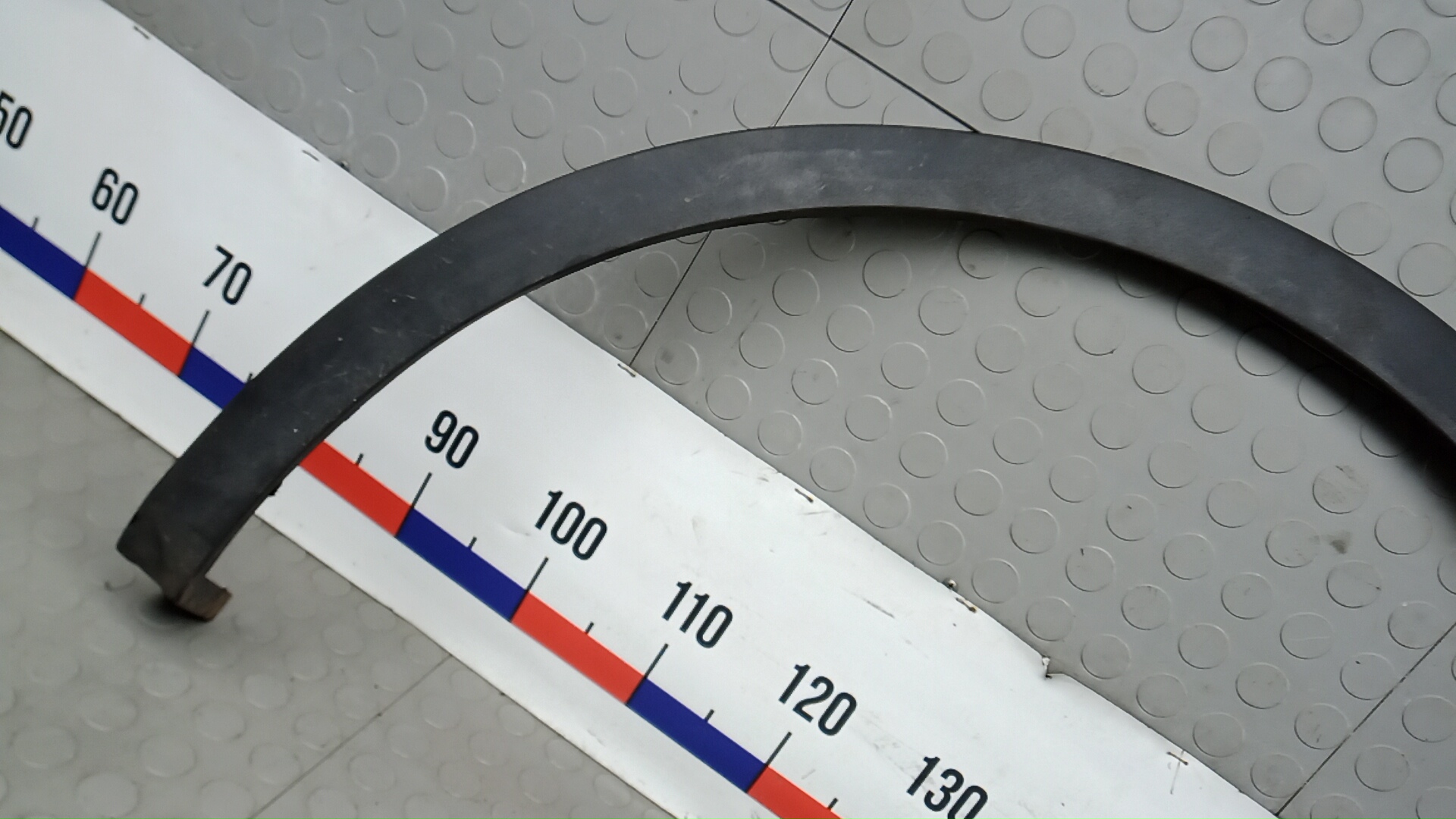 Накладка переднего крыла левого