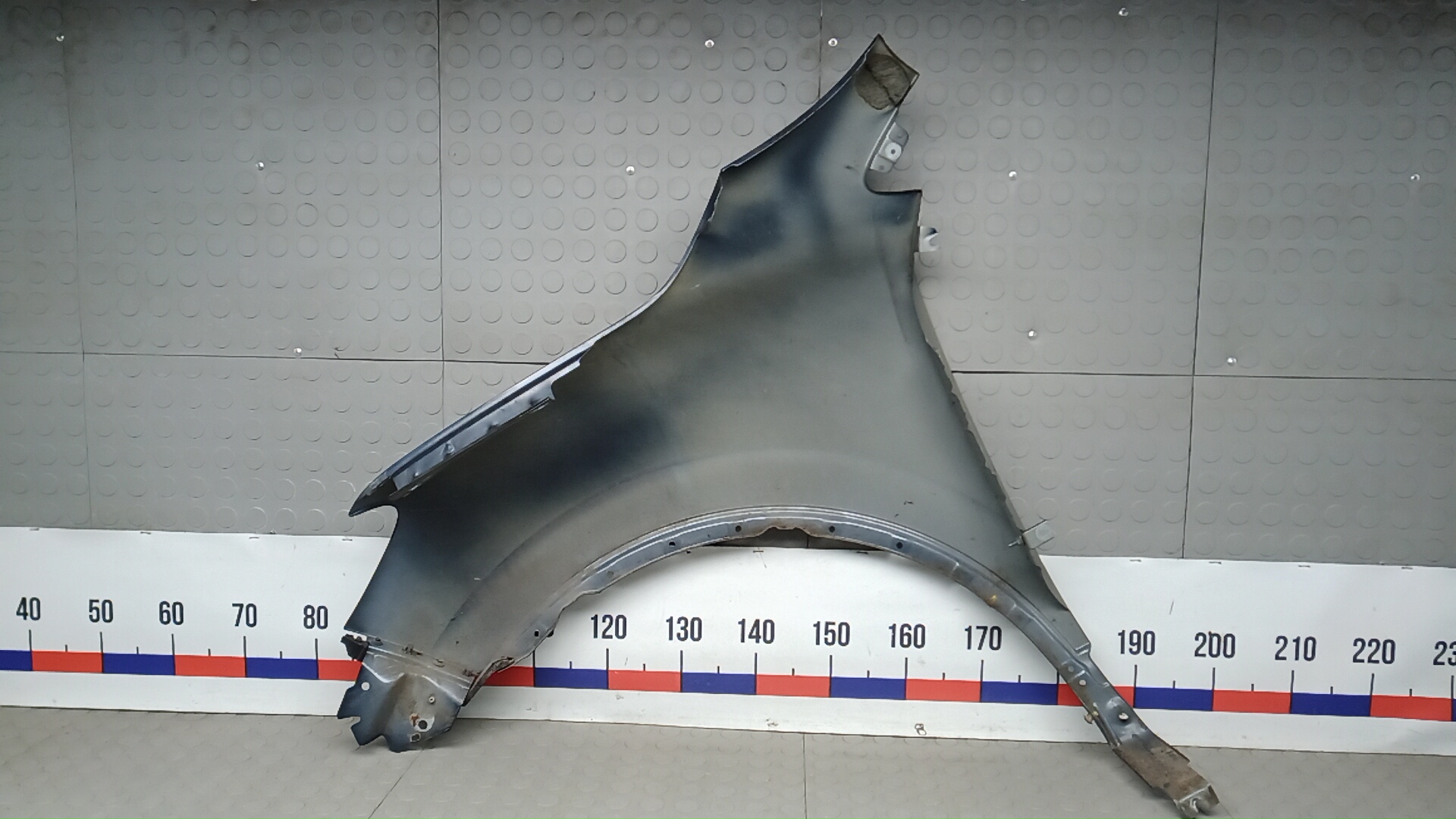 Крыло переднее правое